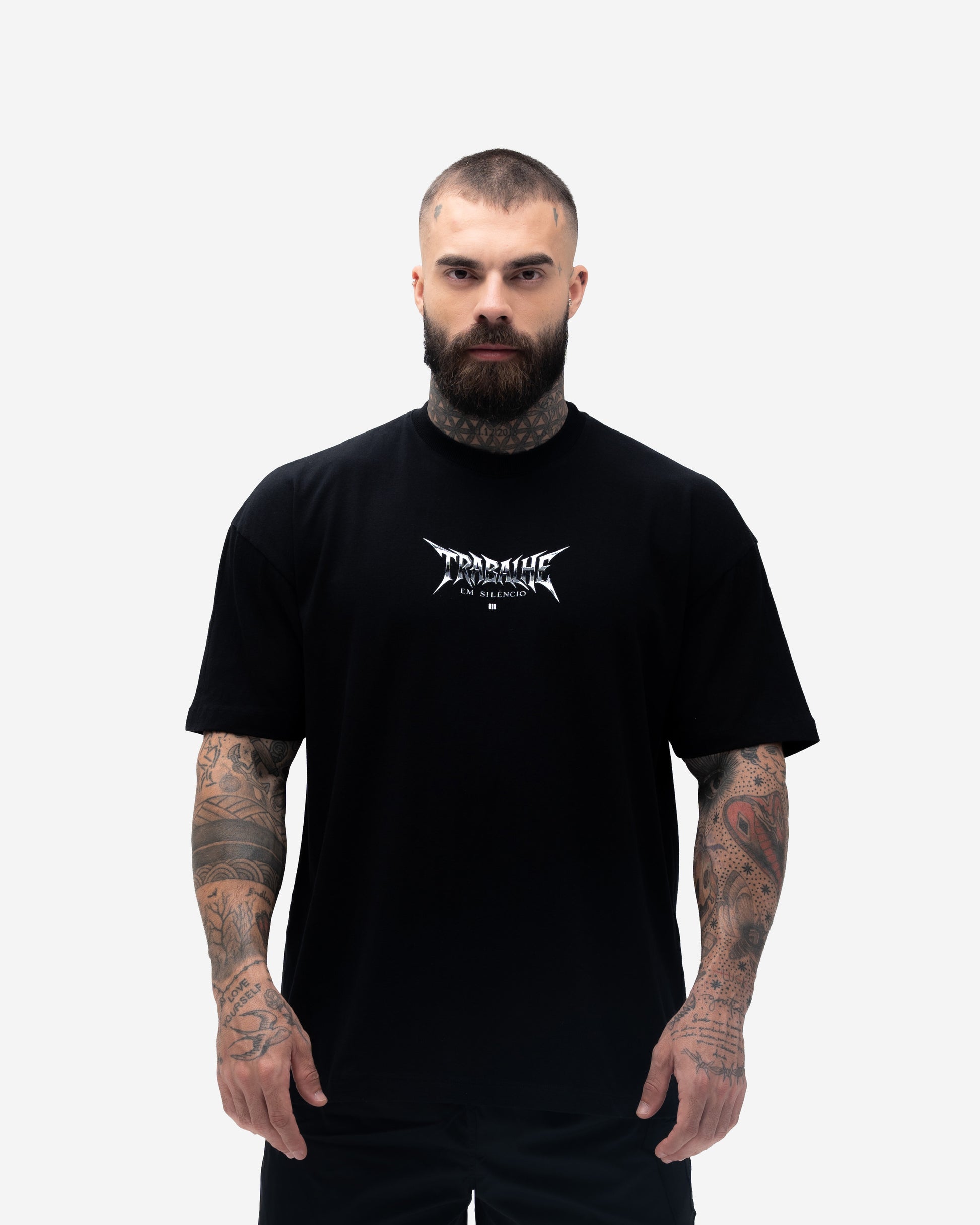 Camiseta <strong>Oversized Treino</strong> Mith Trabalhe em Silêncio Preto