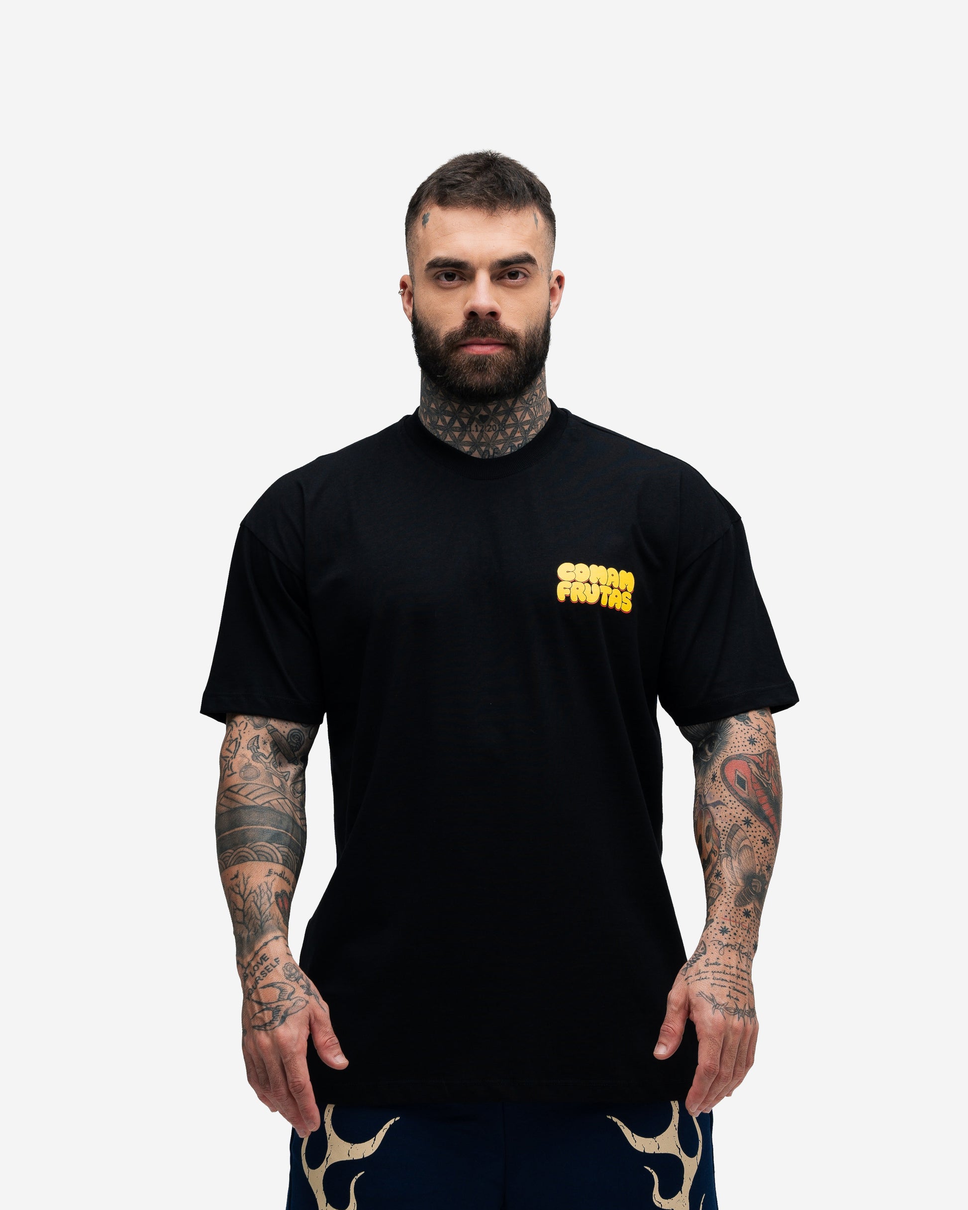 Camiseta Oversized Mith Comam Frutas Trampa Muito Vive o Dobro Preto