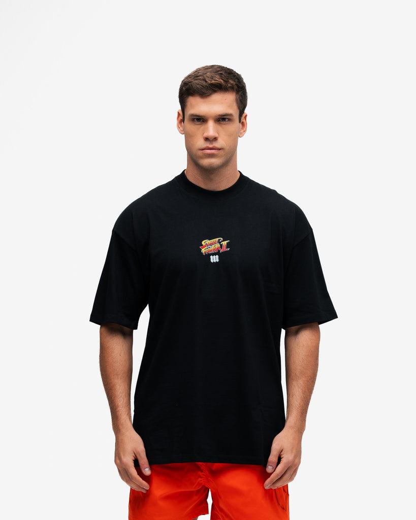 Camiseta Oversized Street Fighter Car Stage Bonus Preto