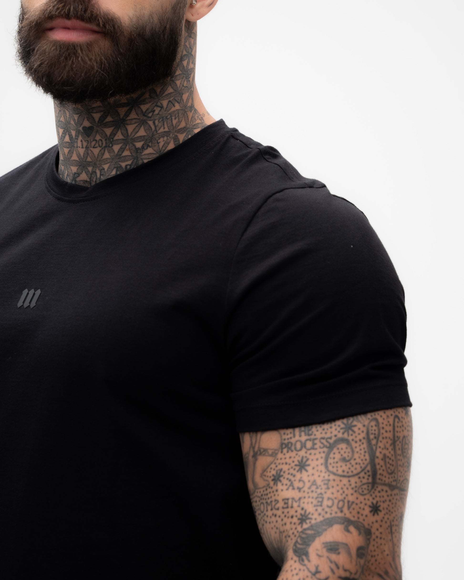 Camiseta Ajustada Preta Mith Nation Icon