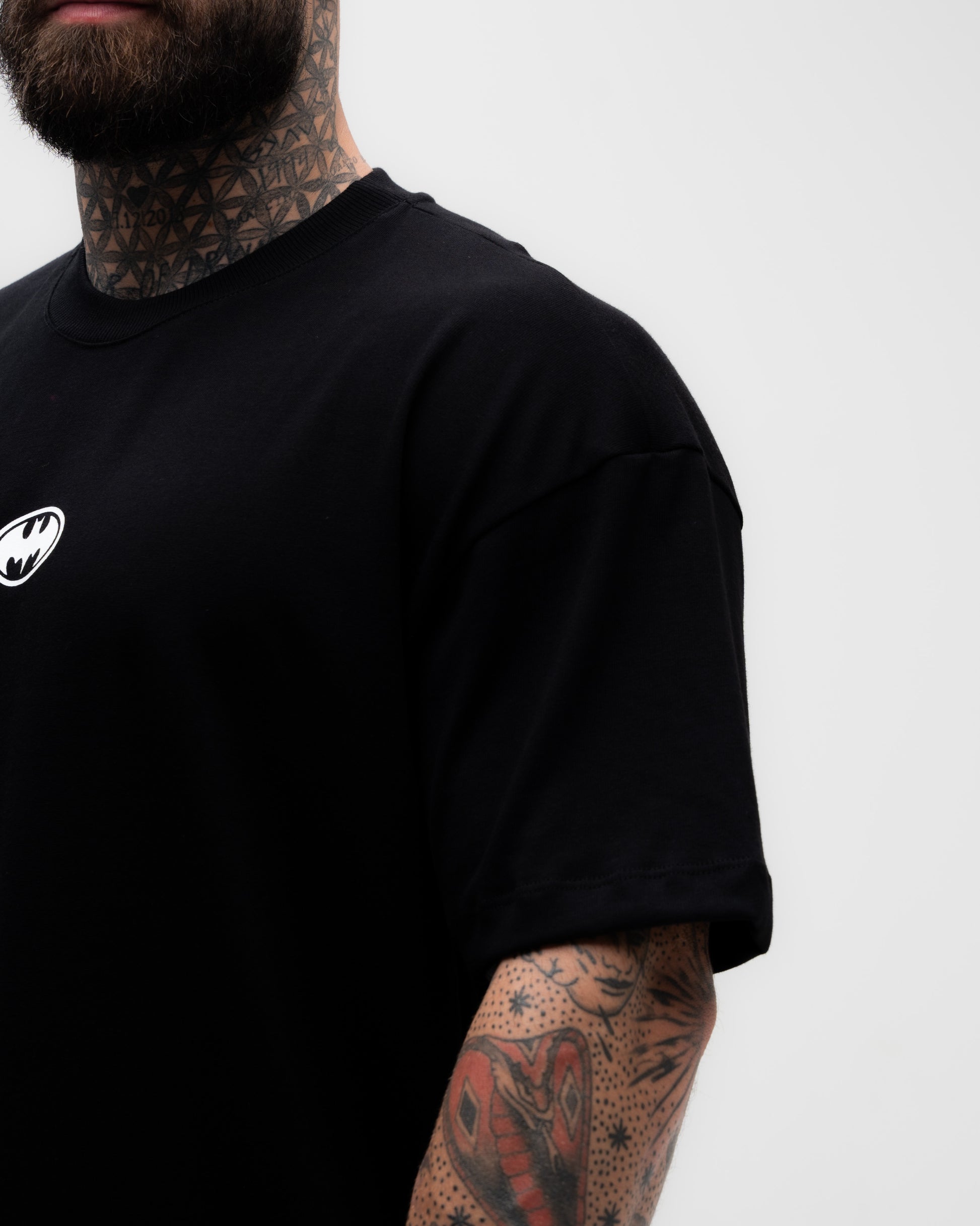 Camiseta<strong> Oversized Heavy</strong> Mith X Batman Iron Preto