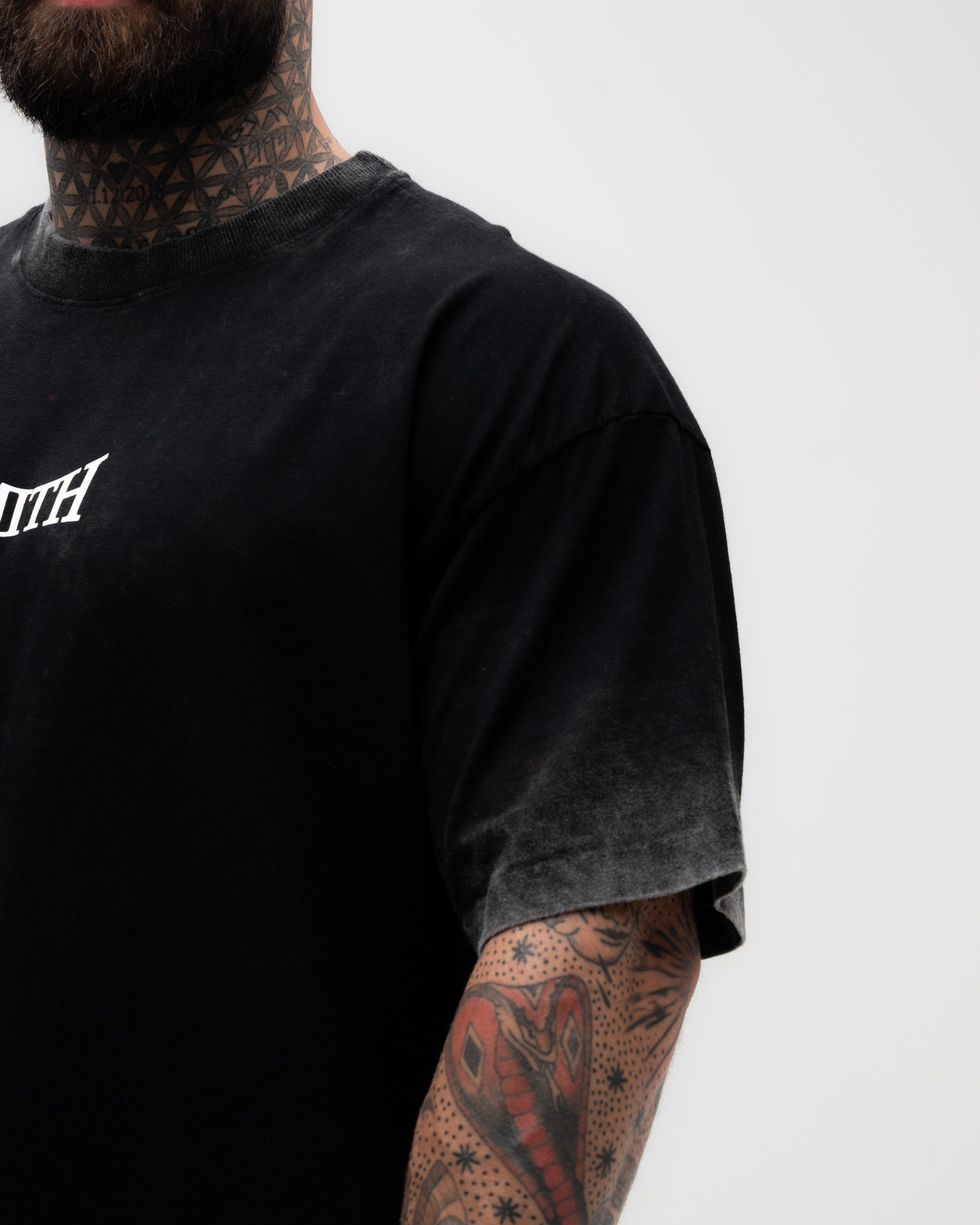 Camiseta <strong>Oversized Estonada Premium </strong>Mith X Batman Vs. Joker Preto