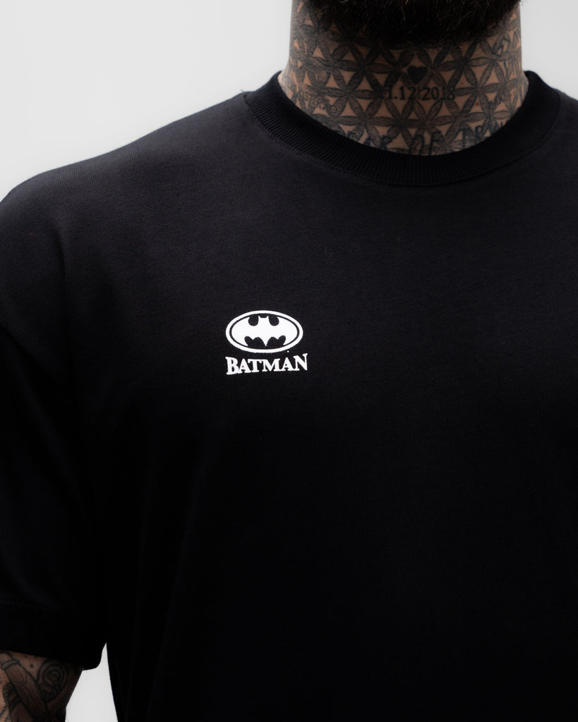 Camiseta <strong>Oversized Heavy </strong>Mith X Batman Defender Preto