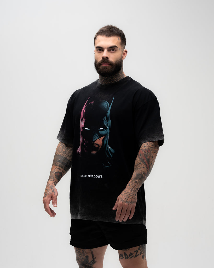 Camiseta <strong>Oversized Estonada Premium </strong>Mith X Batman I Am The Shadows Preto