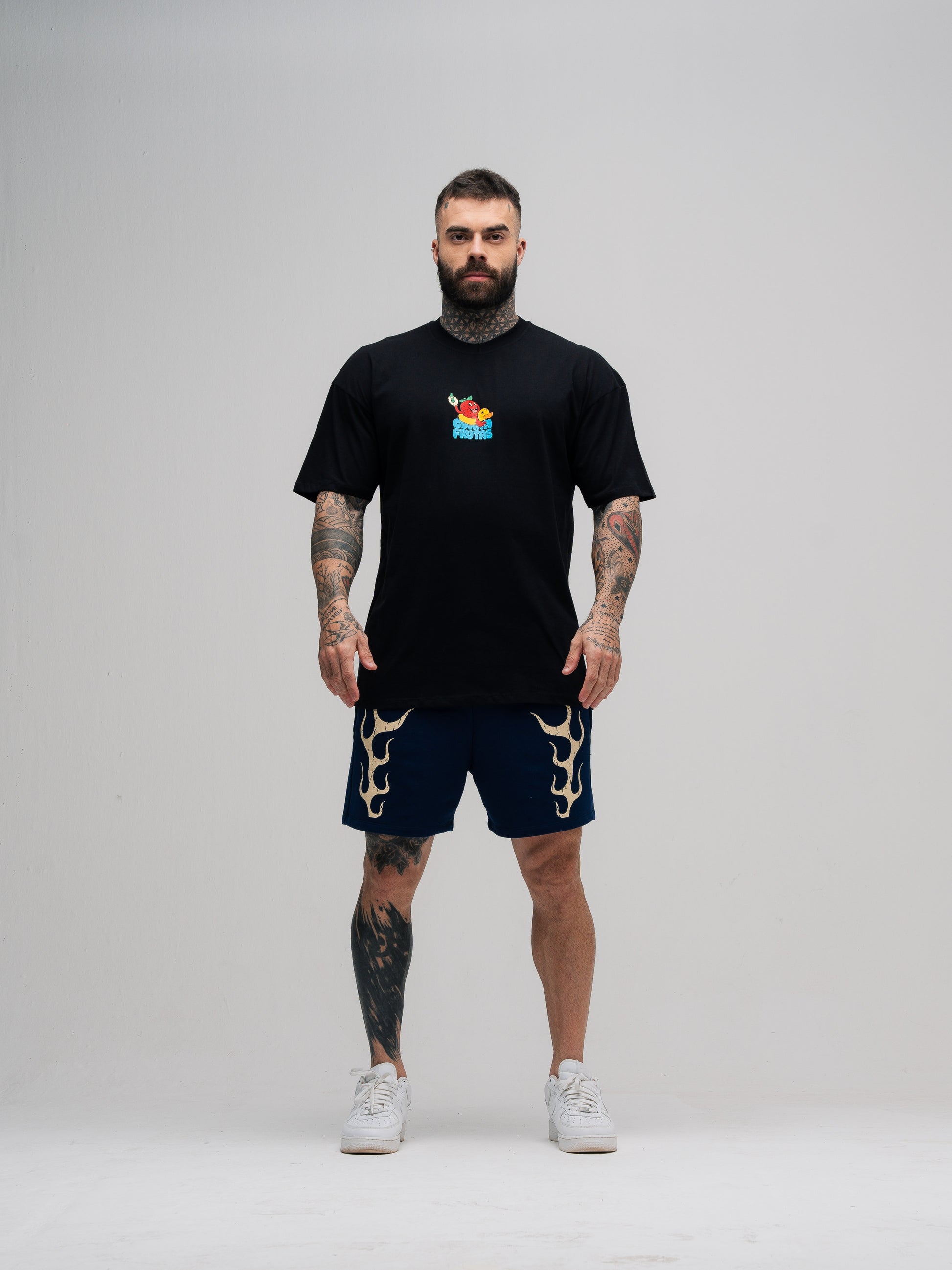 Camiseta Oversized Mith Comam Frutas Pool Party Preto