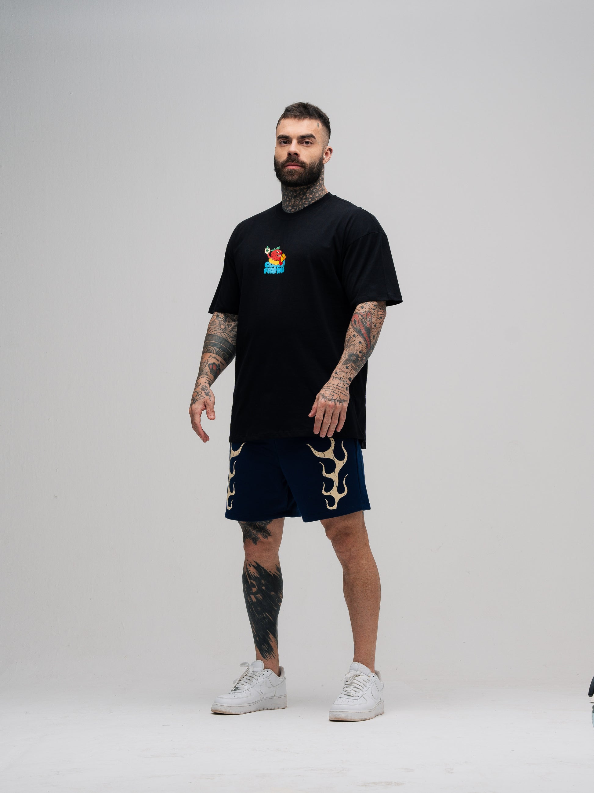 Camiseta Oversized Mith Comam Frutas Pool Party Preto