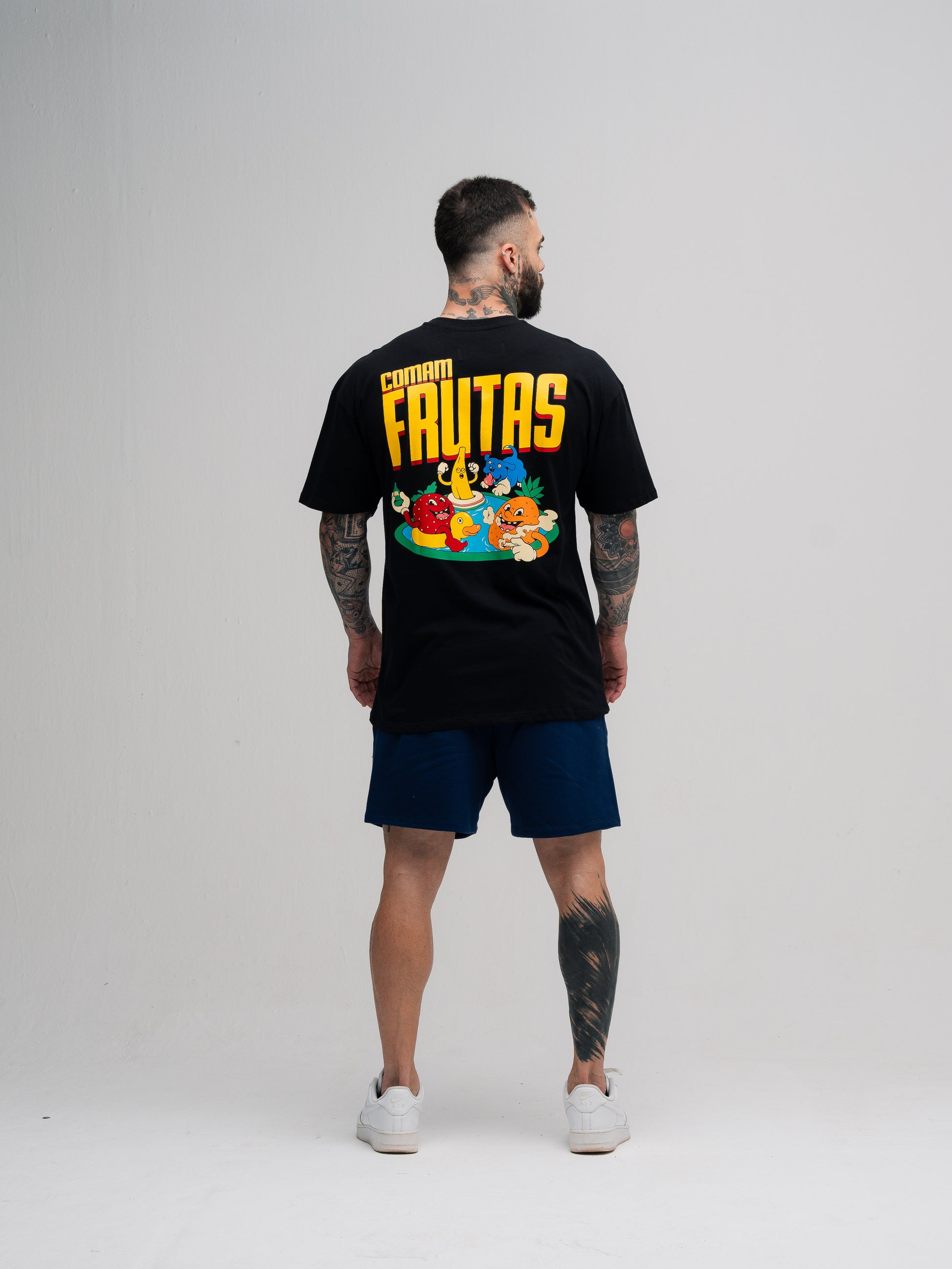 Camiseta Oversized Mith Comam Frutas Pool Party Preto