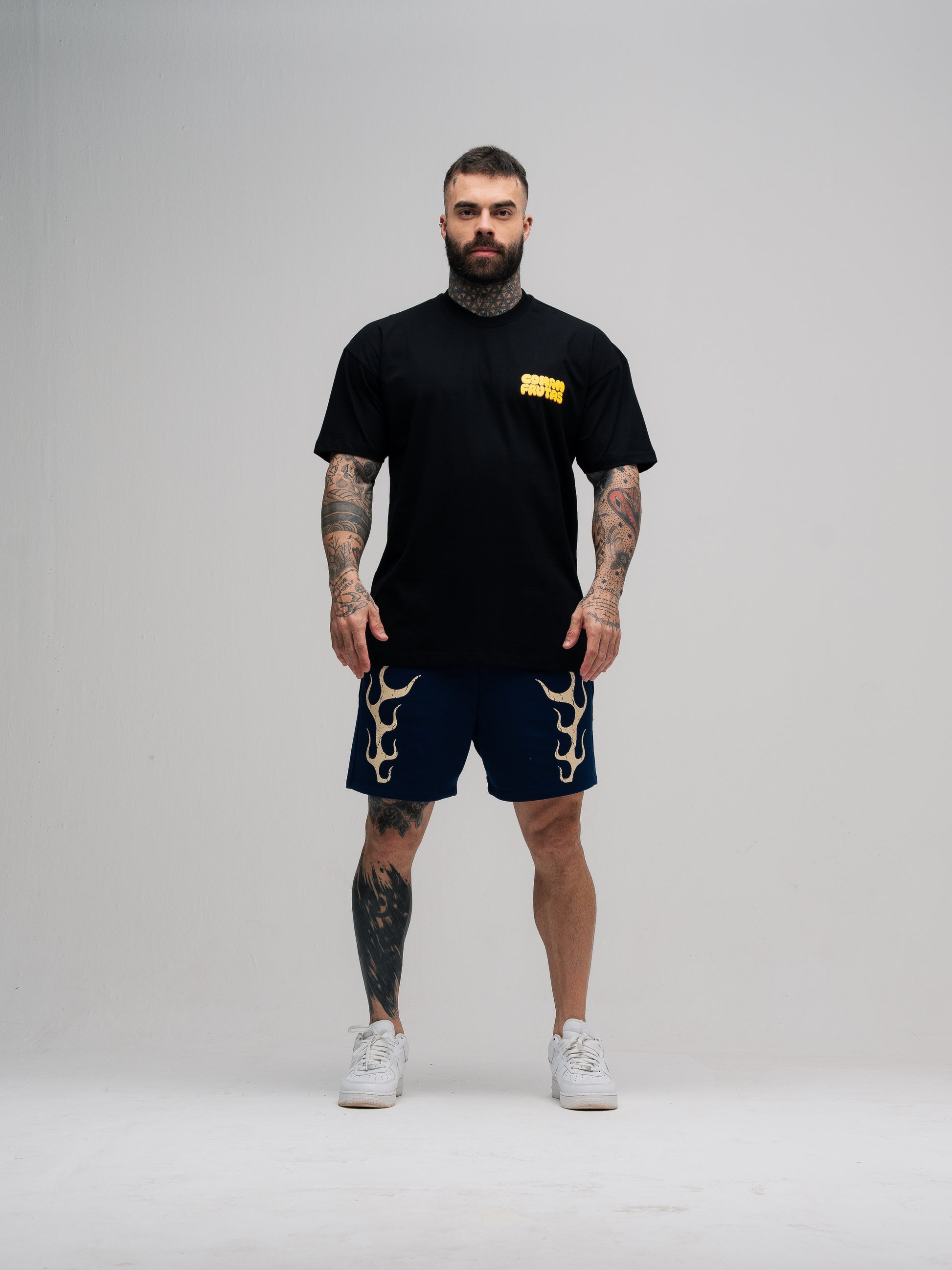 Camiseta Oversized Mith Comam Frutas Trampa Muito Vive o Dobro Preto