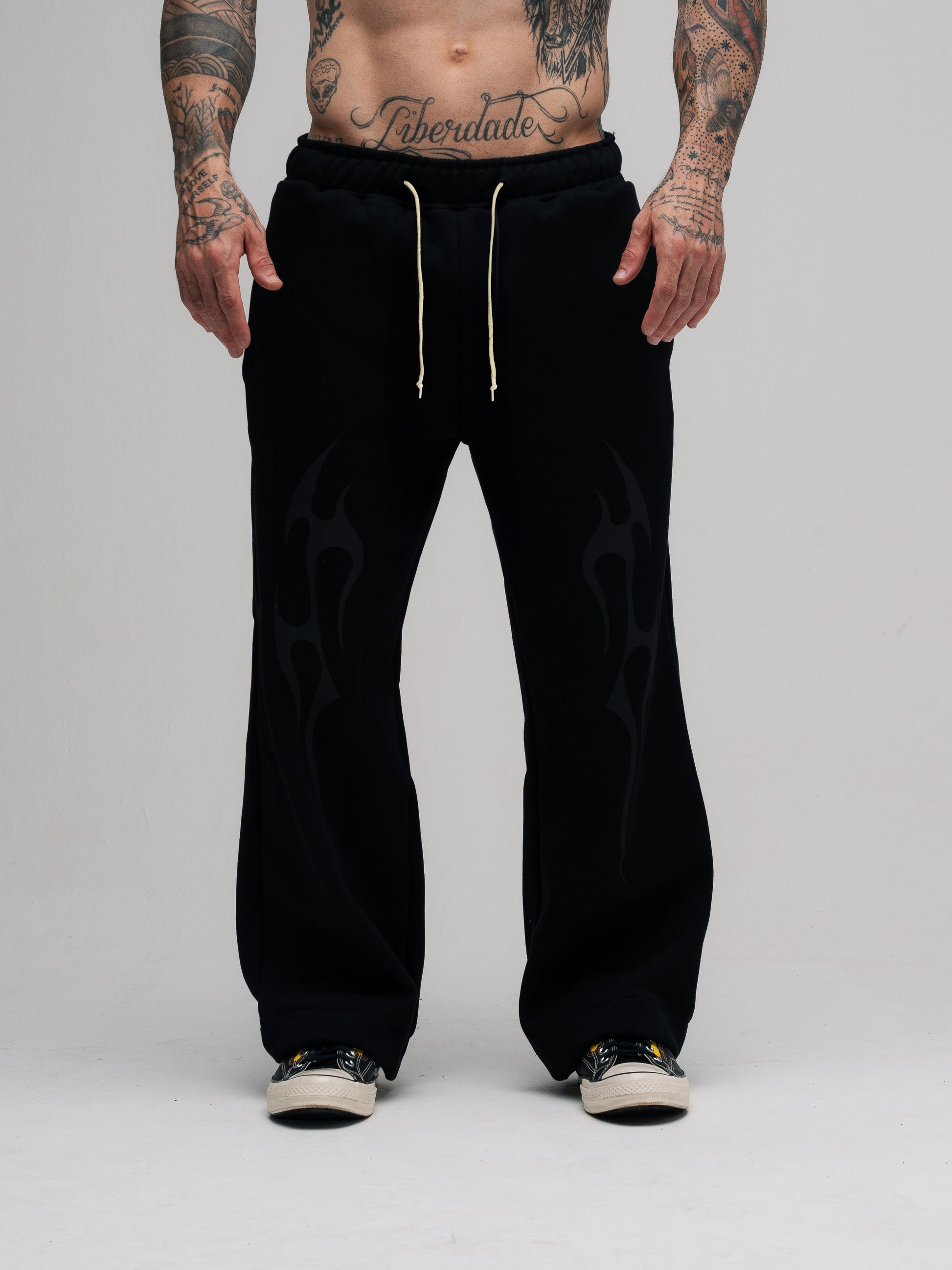 Calça de Moletom Oversized Reta Mith Comam Frutas Flame Preto