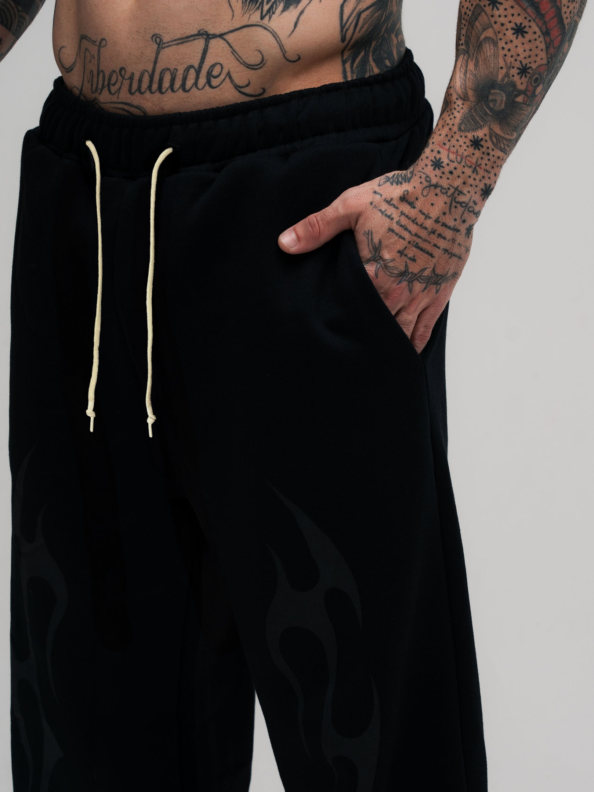 Calça de Moletom Oversized Reta Mith Comam Frutas Flame Preto