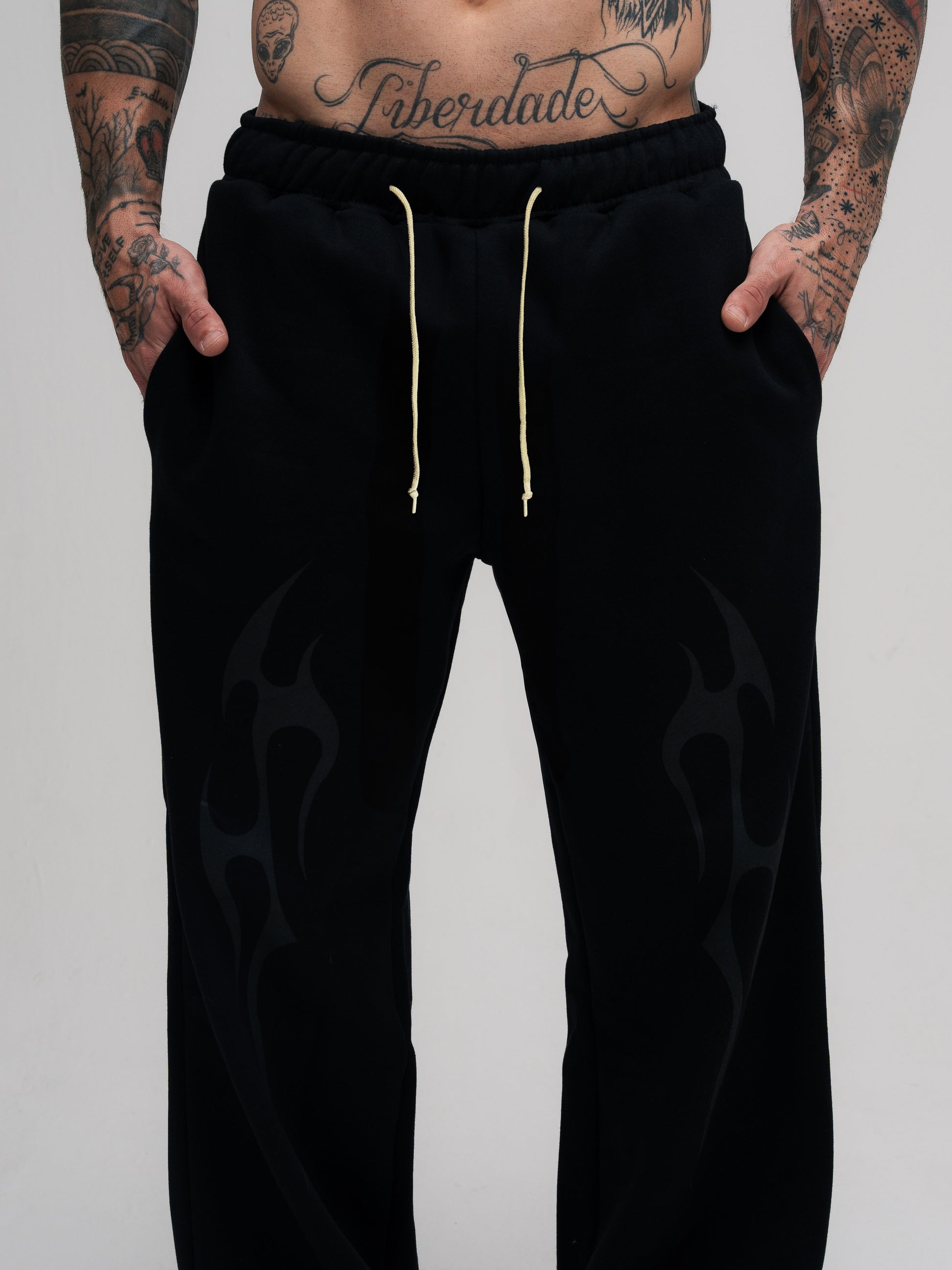 Calça de Moletom Oversized Reta Mith Comam Frutas Flame Preto