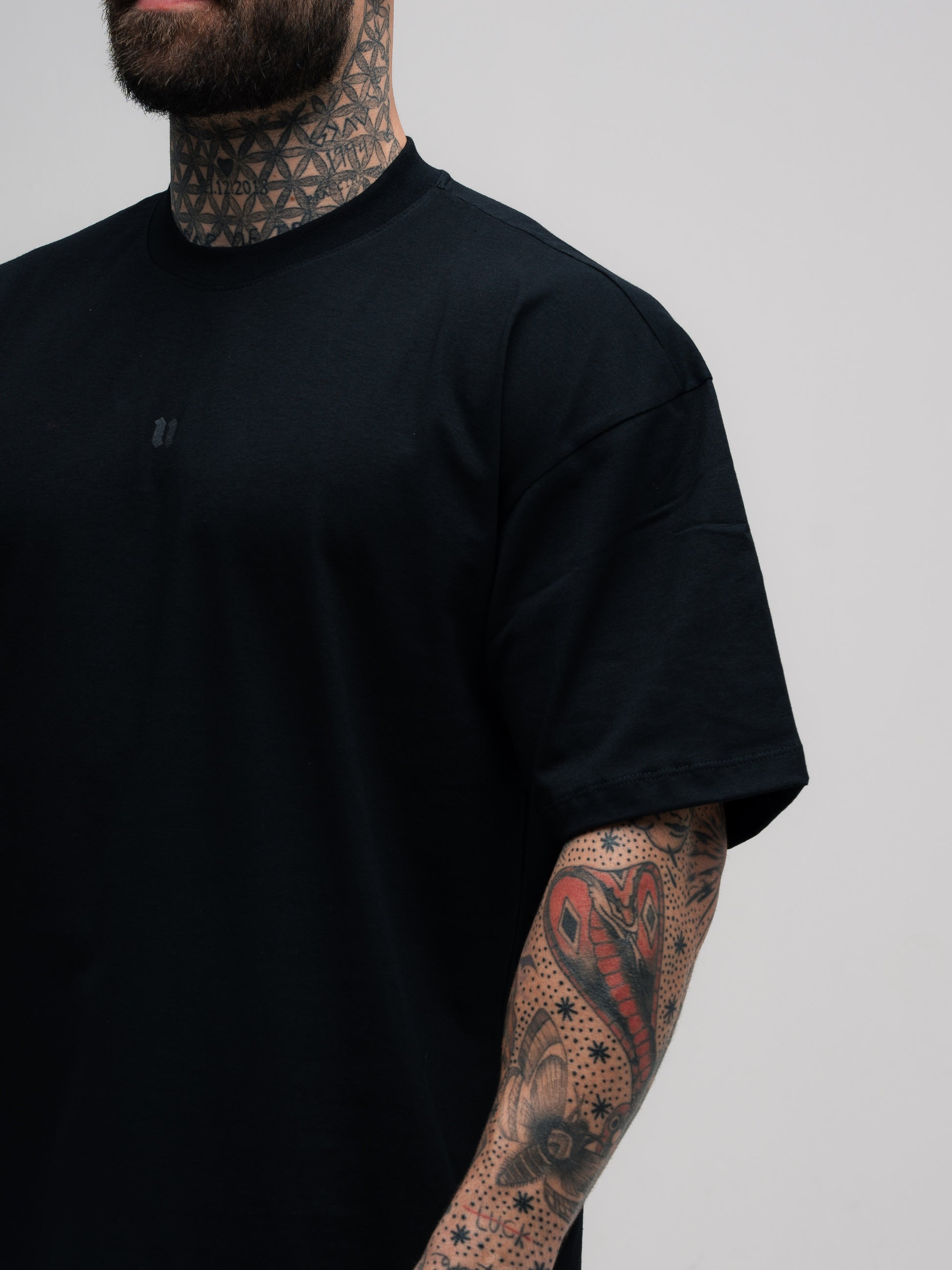 Camiseta Oversized Mith Nation Cubic Preto