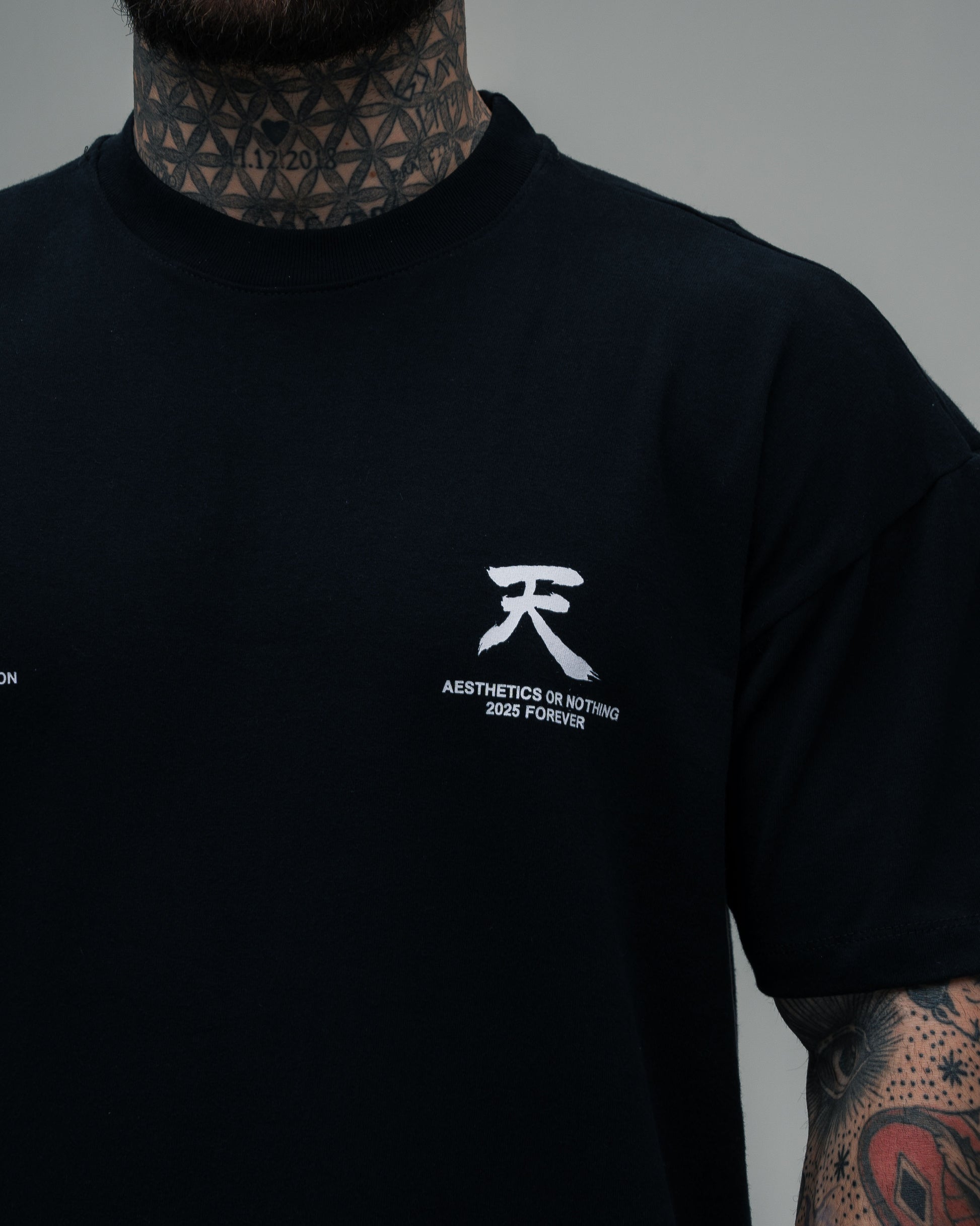 Camiseta Oversized Street Fighter Akuma Preto