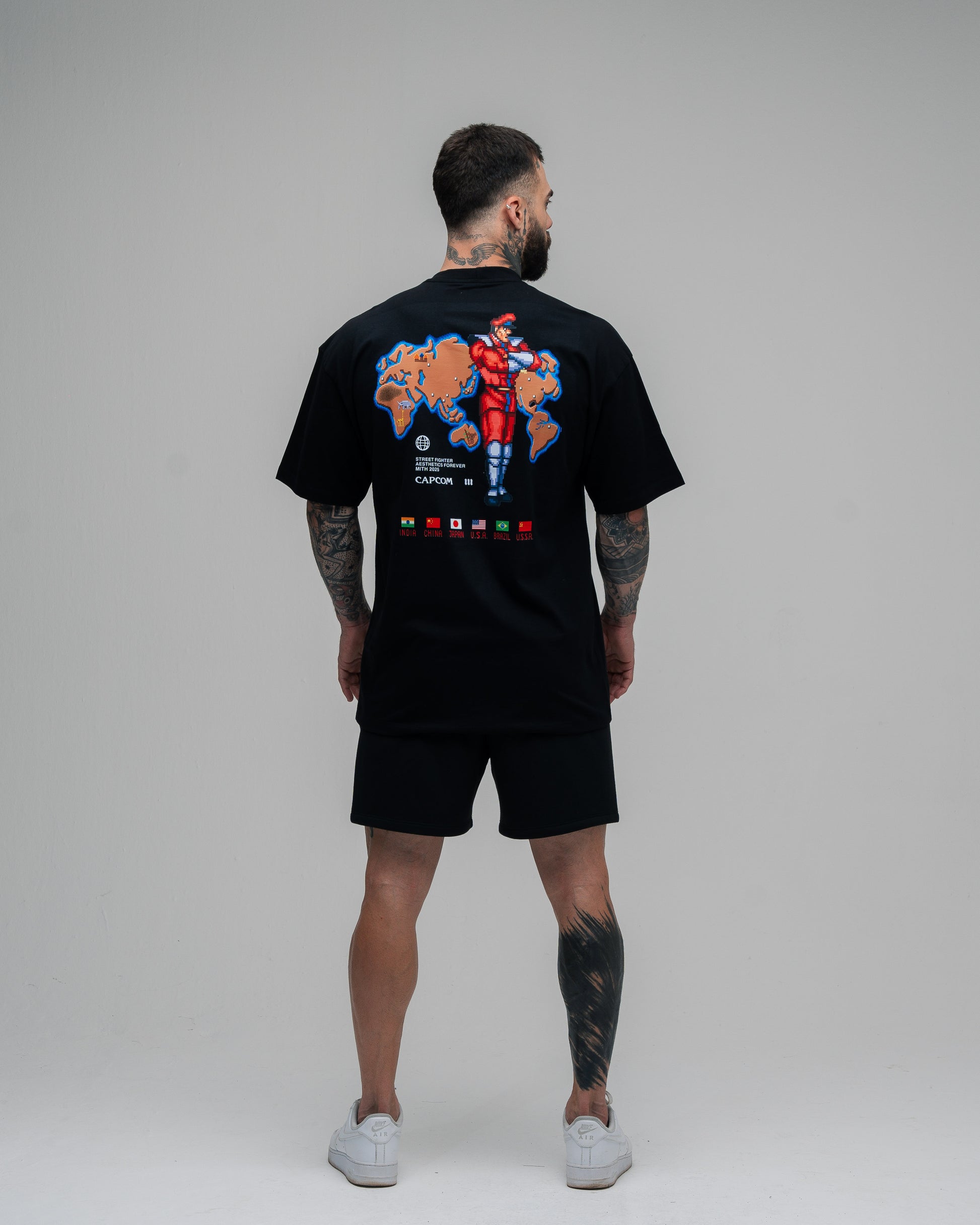 Camiseta Oversized Street Fighter Mr. Bison Map Preto
