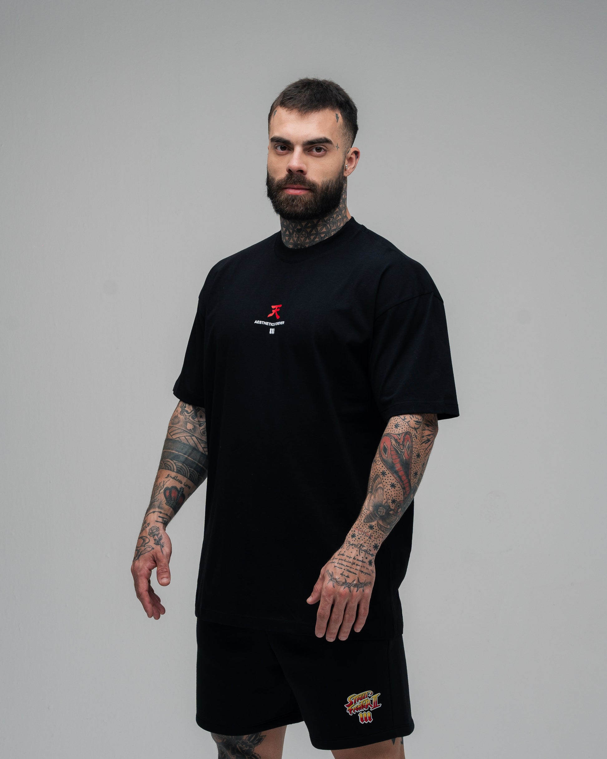 Camiseta Oversized Street Fighter Akuma Aesthetics Mono Preto