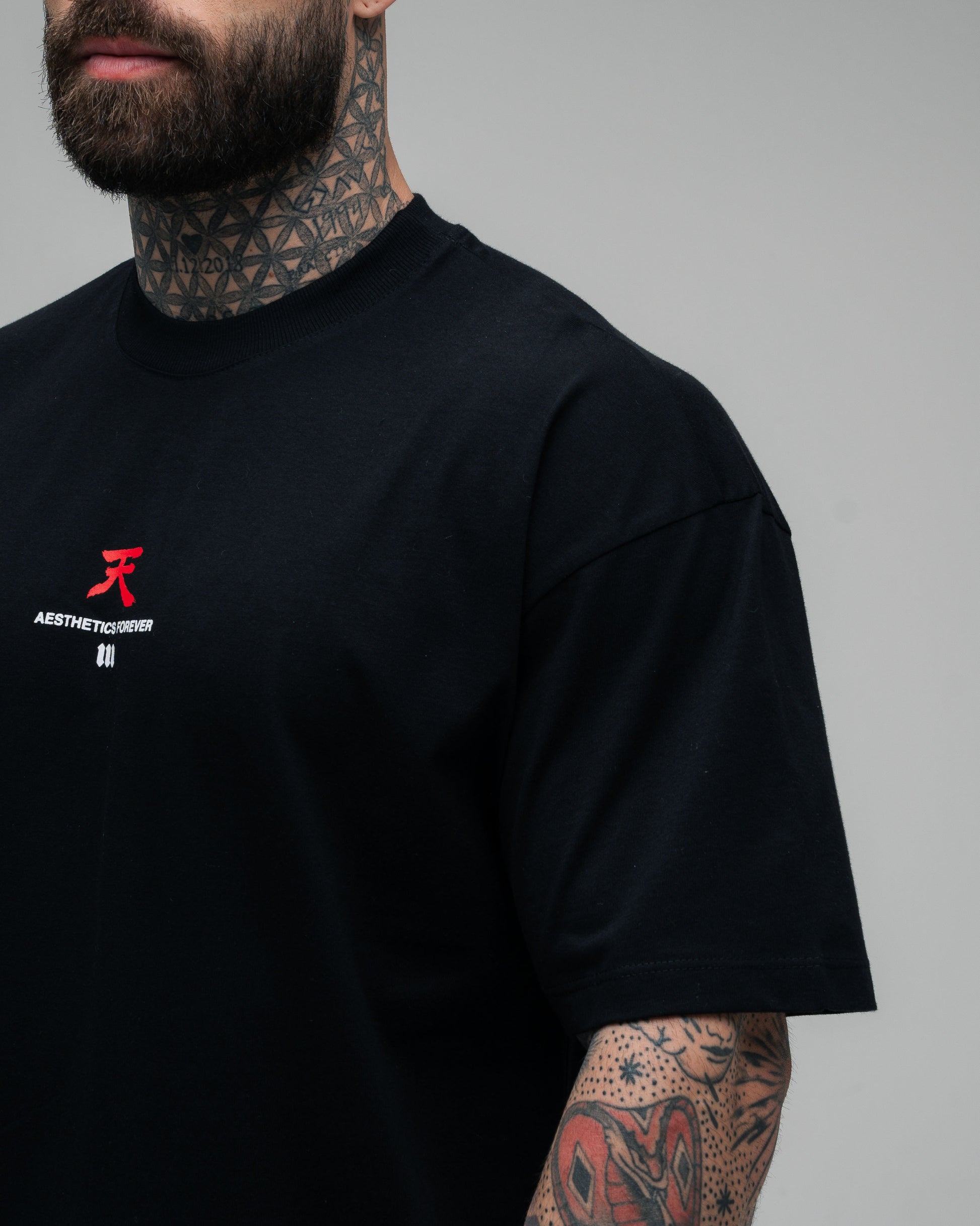 Camiseta Oversized Street Fighter Akuma Aesthetics Mono Preto