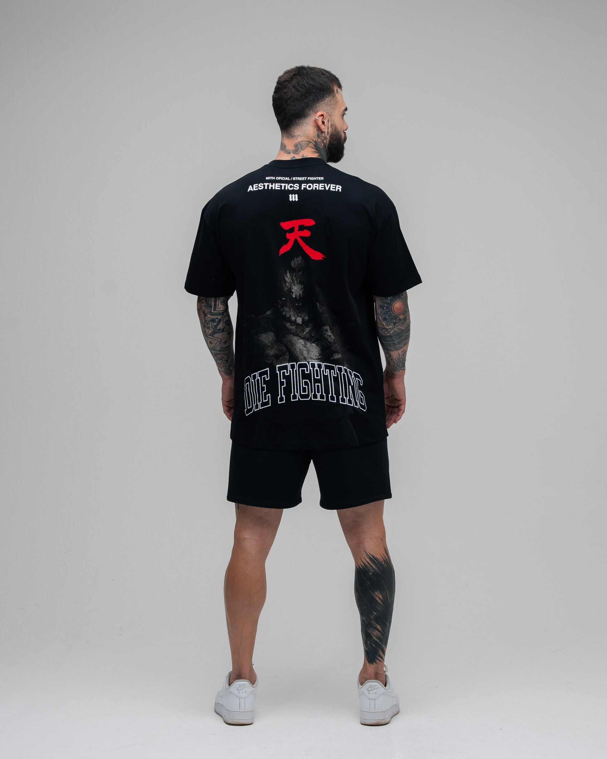 Camiseta Oversized Street Fighter Akuma Aesthetics Mono Preto