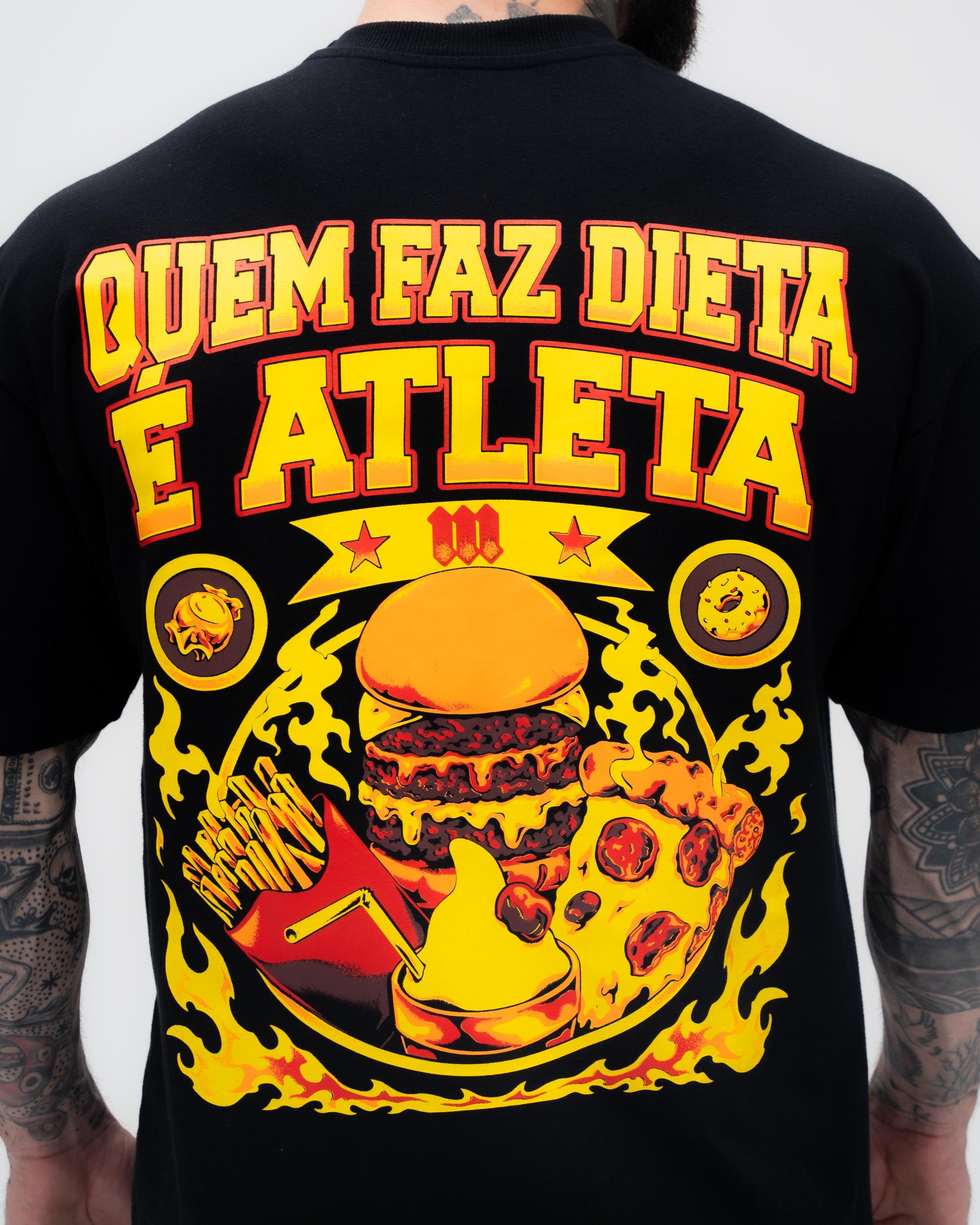 Camiseta <strong>Oversized Treino</strong> Mith Quem Faz Dieta é Atleta Preto
