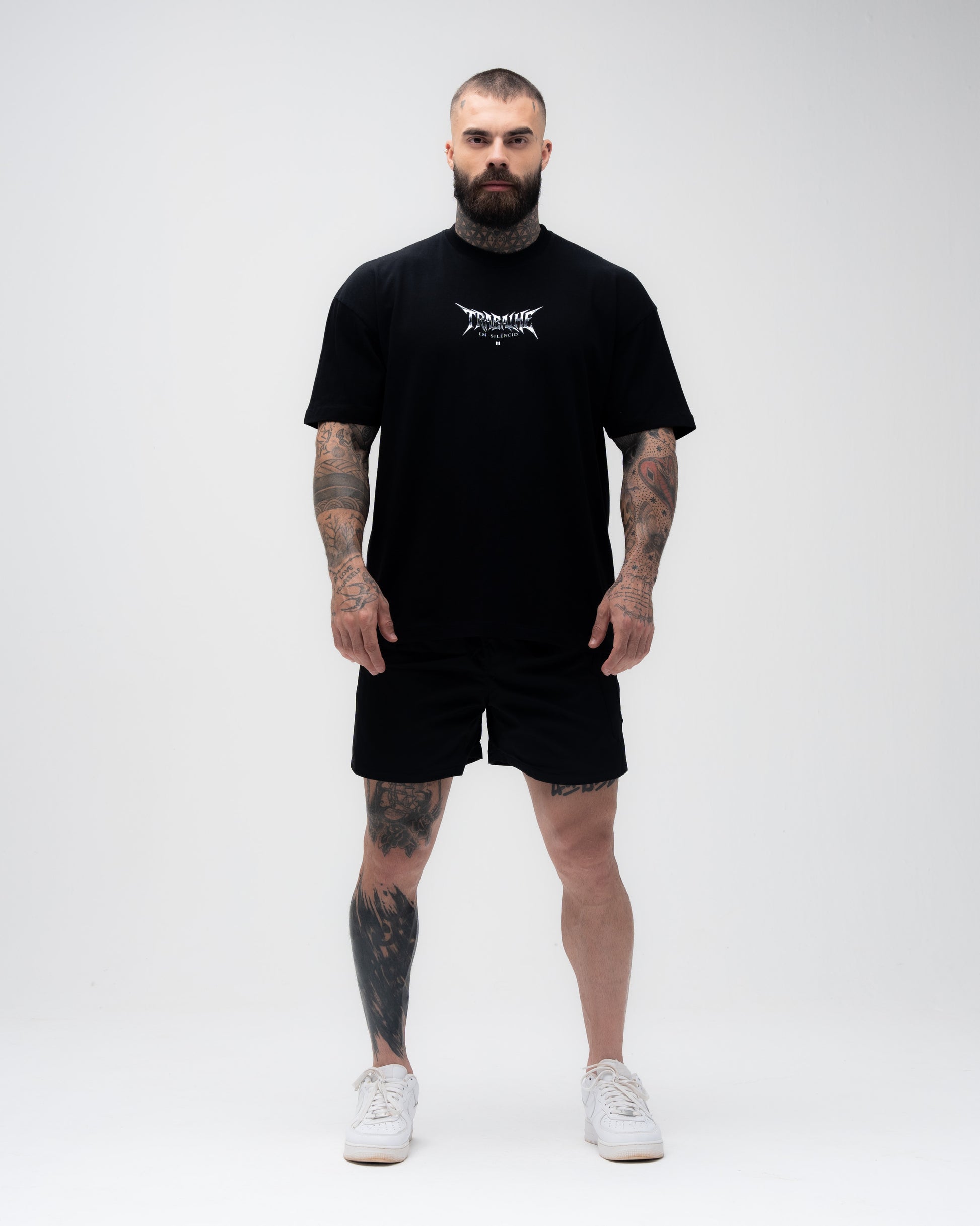 Camiseta <strong>Oversized Treino</strong> Mith Trabalhe em Silêncio Preto