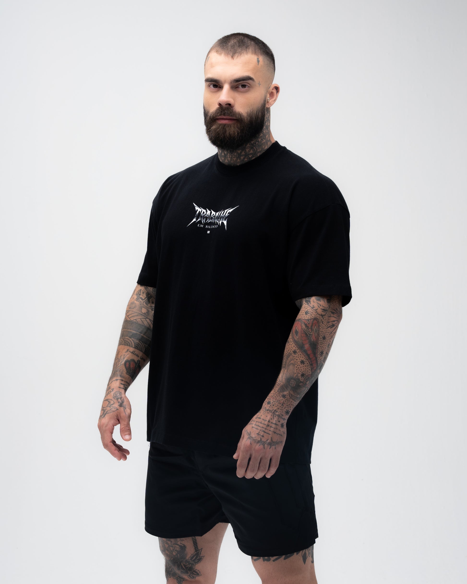 Camiseta <strong>Oversized Treino</strong> Mith Trabalhe em Silêncio Preto