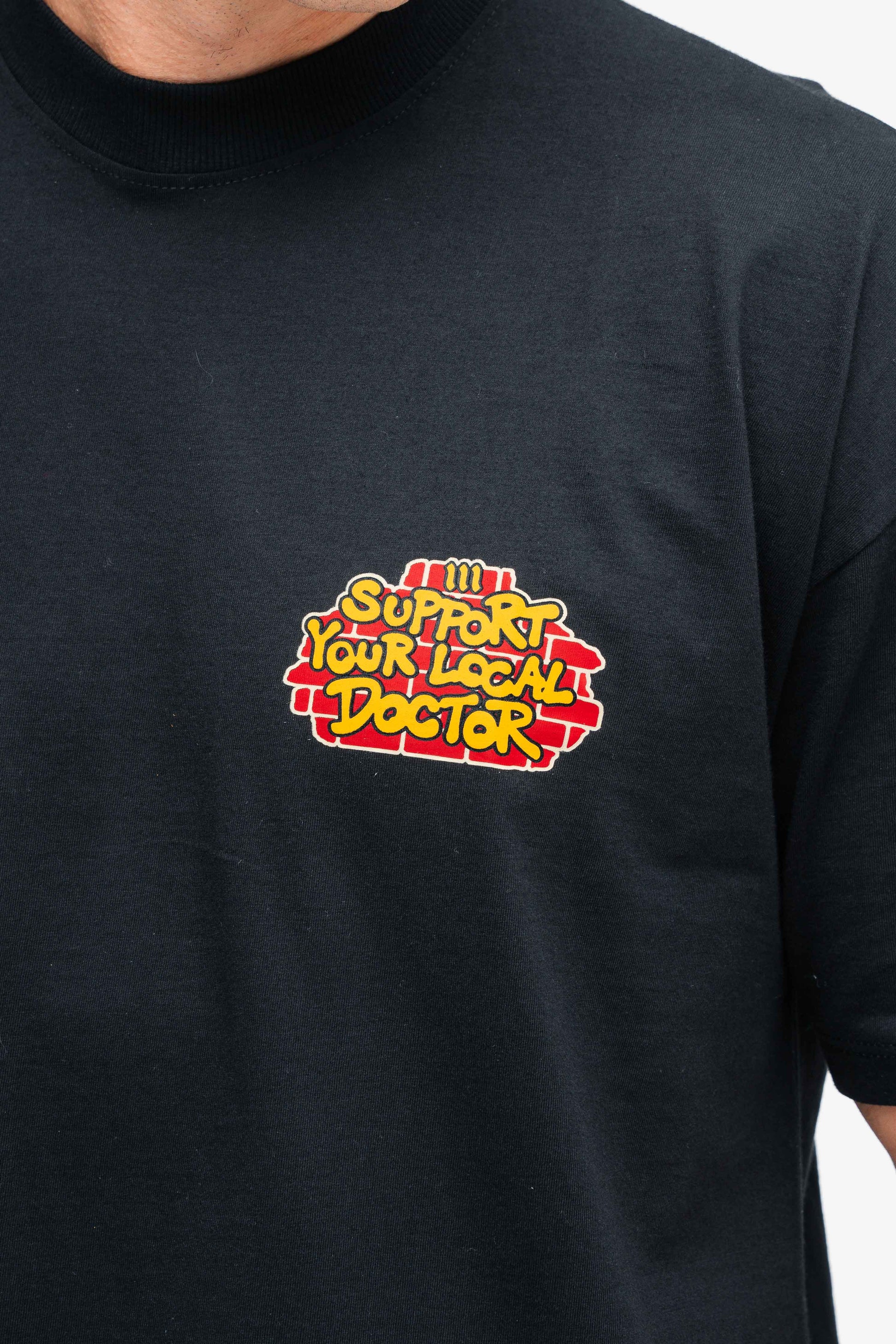 Camiseta Oversized Comam Frutas Support Your Local Preto
