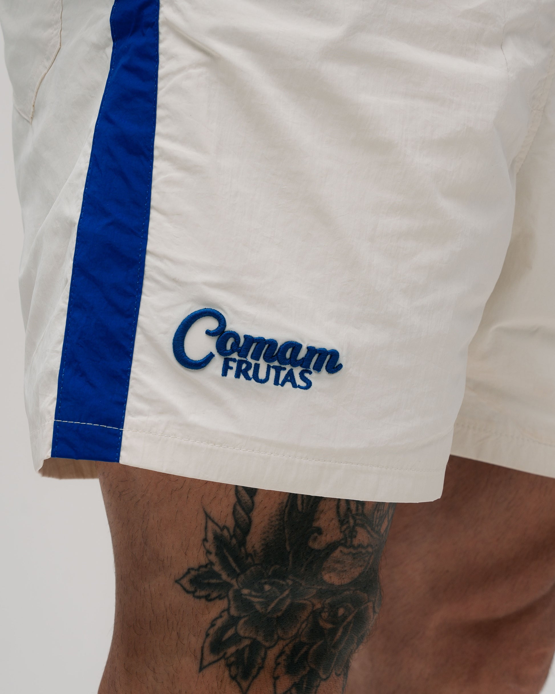 Shorts Curto de Tactel Mith Comam Frutas BR Off White