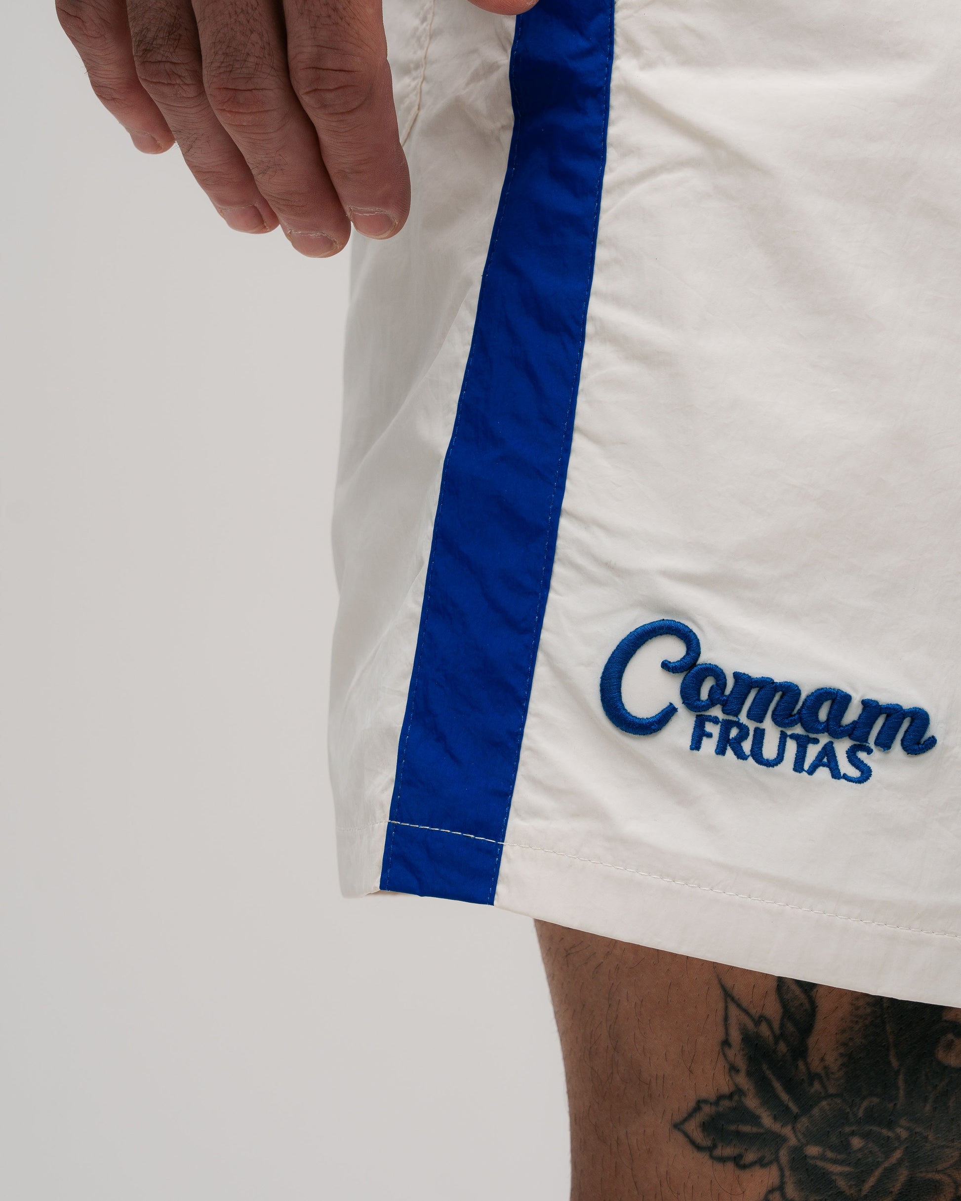 Shorts Curto de Tactel Mith Comam Frutas BR Off White