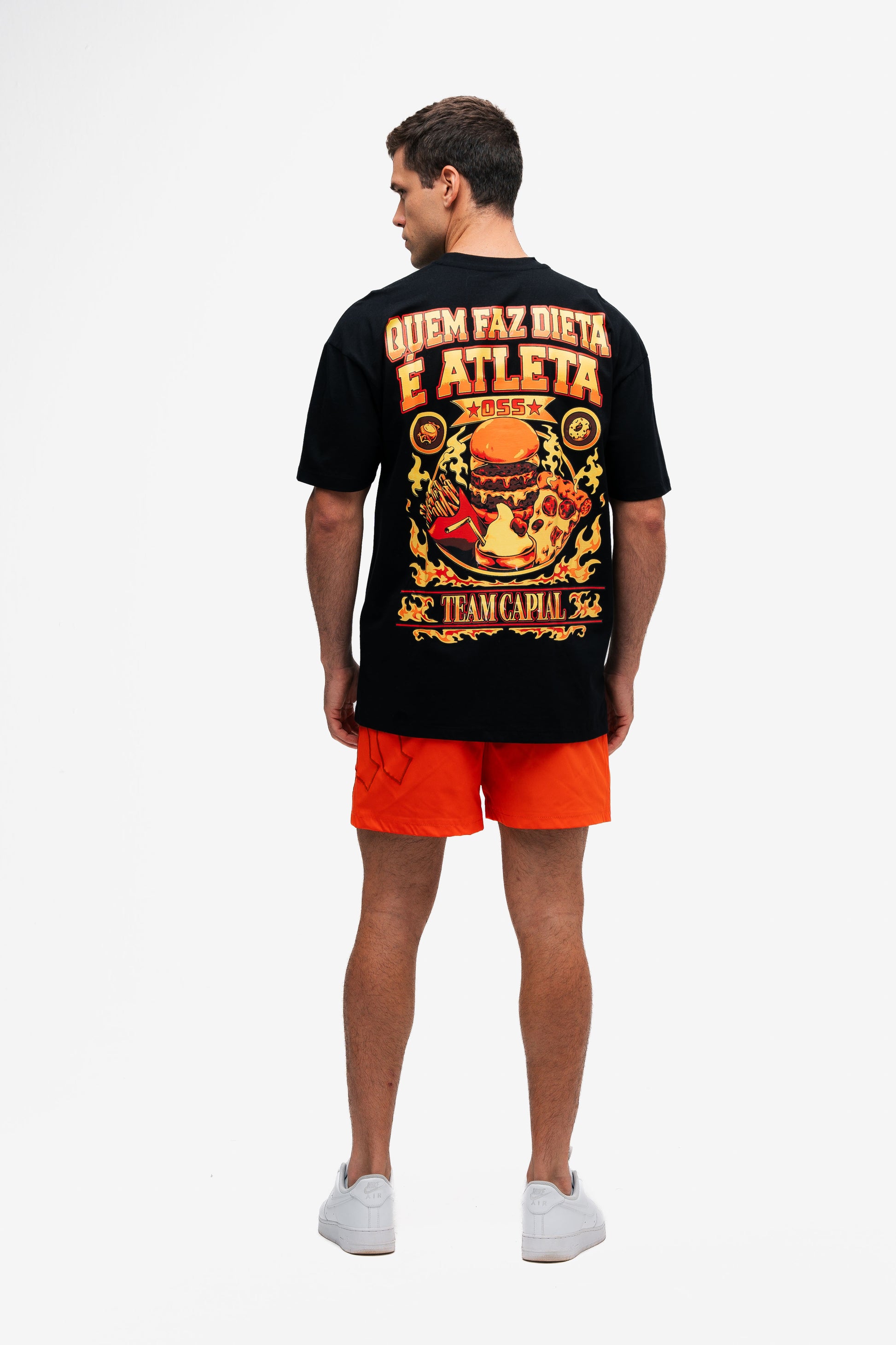 Camiseta Oversized Comam Frutas Quem faz Dieta é Atleta Preto