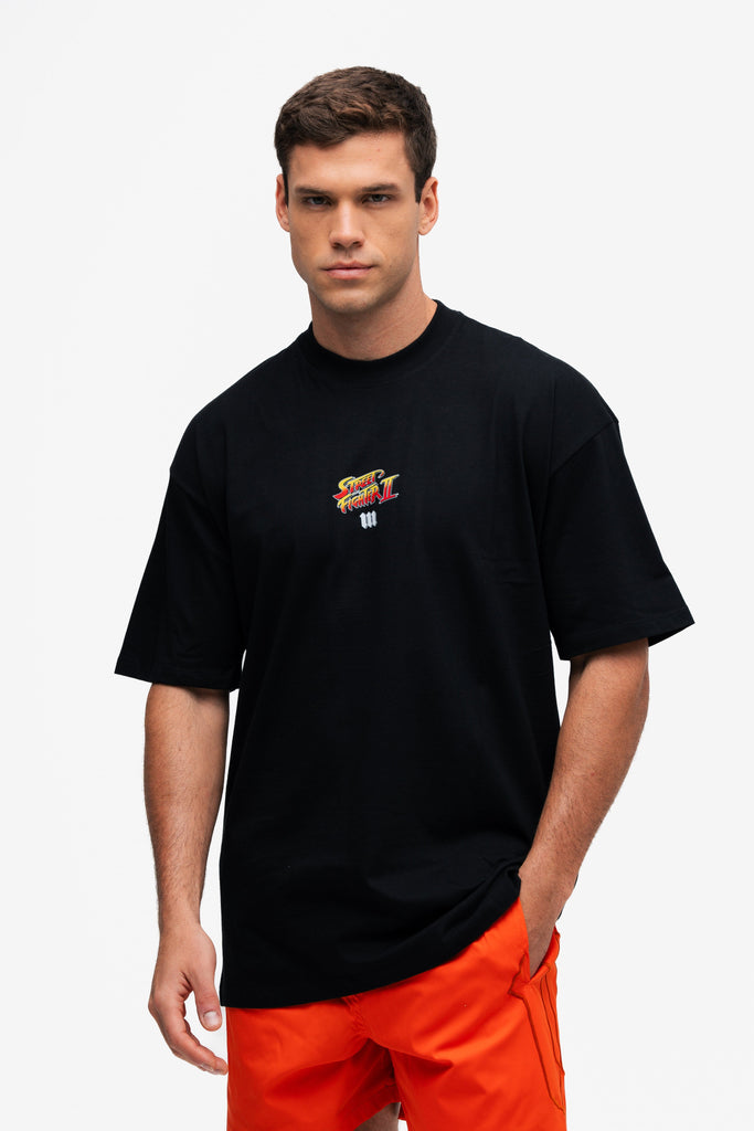 Camiseta Oversized Street Fighter Car Stage Bonus Preto