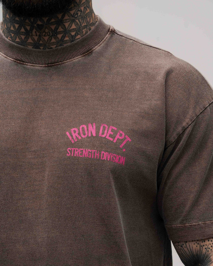 Camiseta Oversized Estonada Mith Iron Dept. Marrom