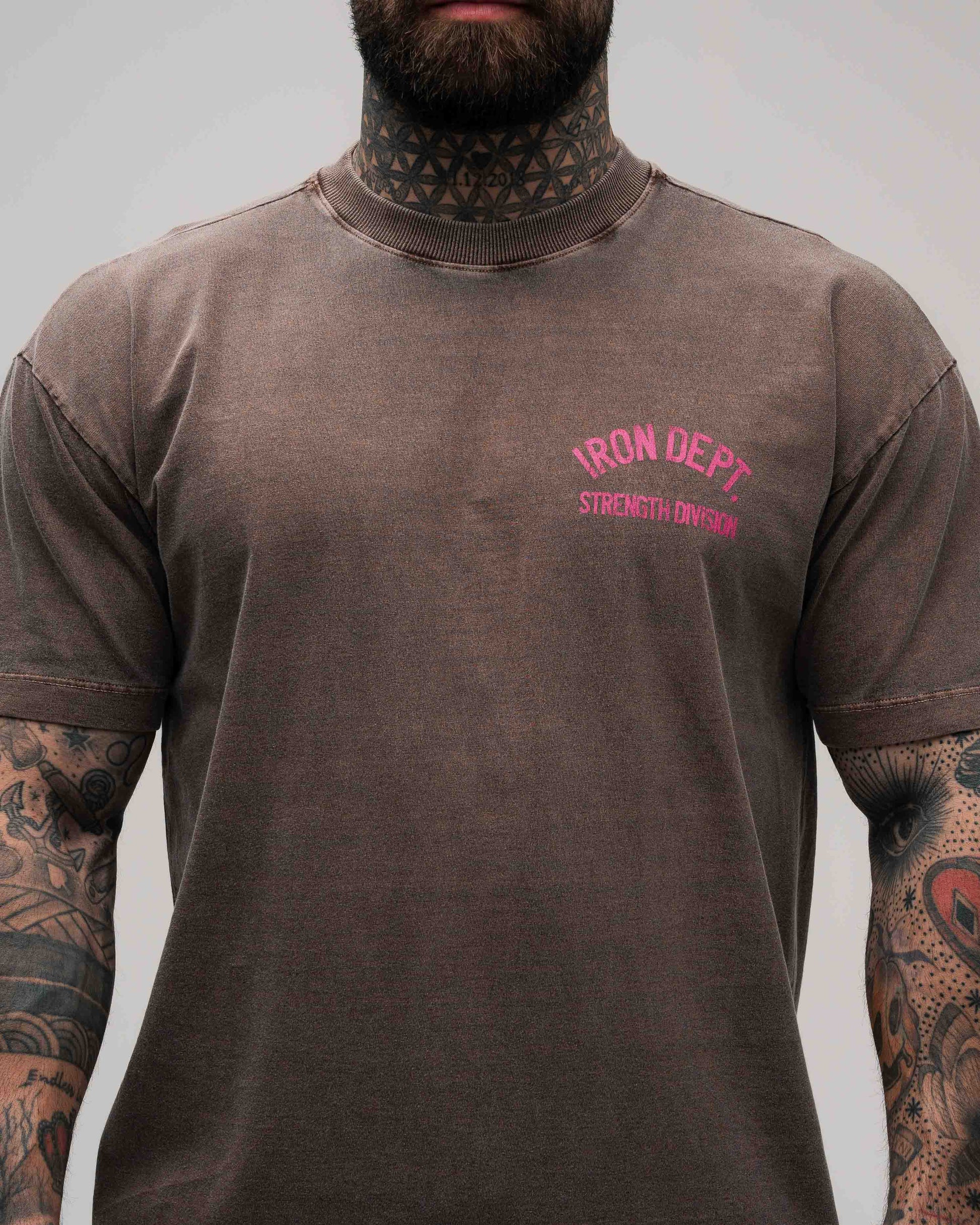 Camiseta Oversized Estonada Mith Iron Dept. Marrom