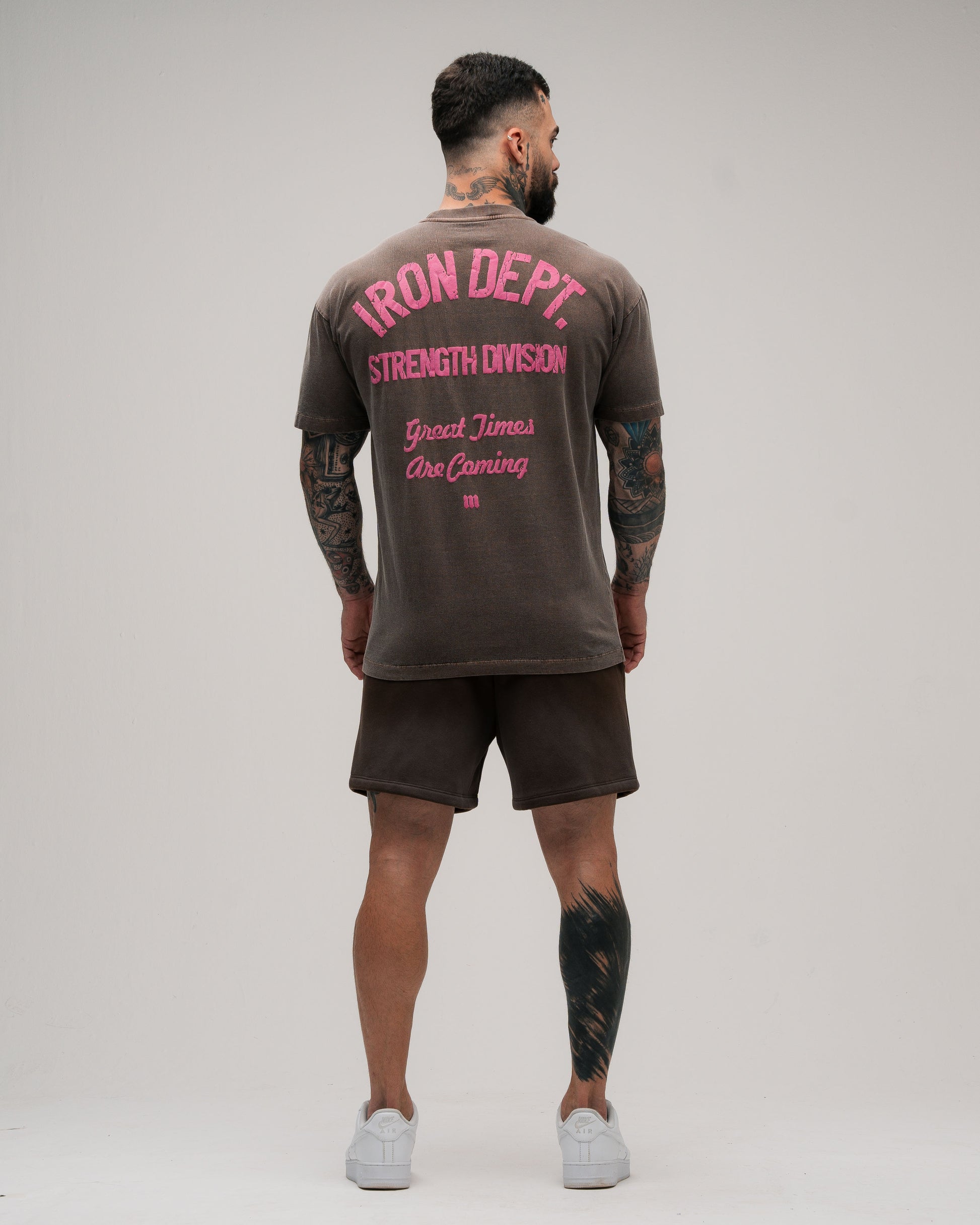 Camiseta Oversized Estonada Mith Iron Dept. Marrom