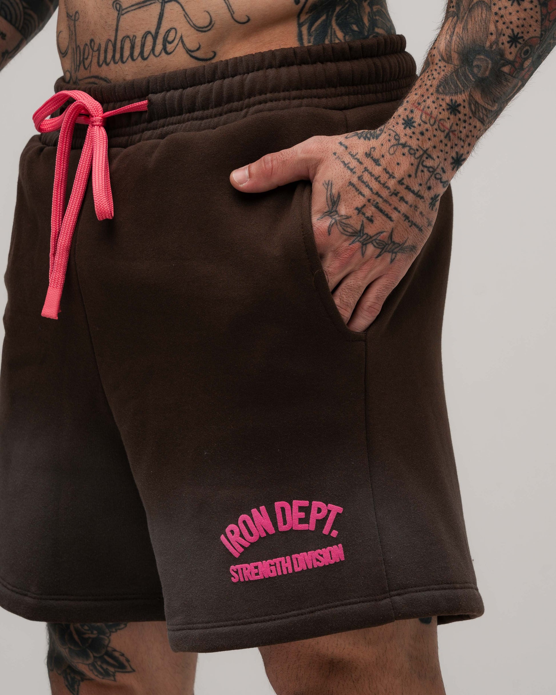 Shorts De Moletinho Estonado Iron Dept. Marrom