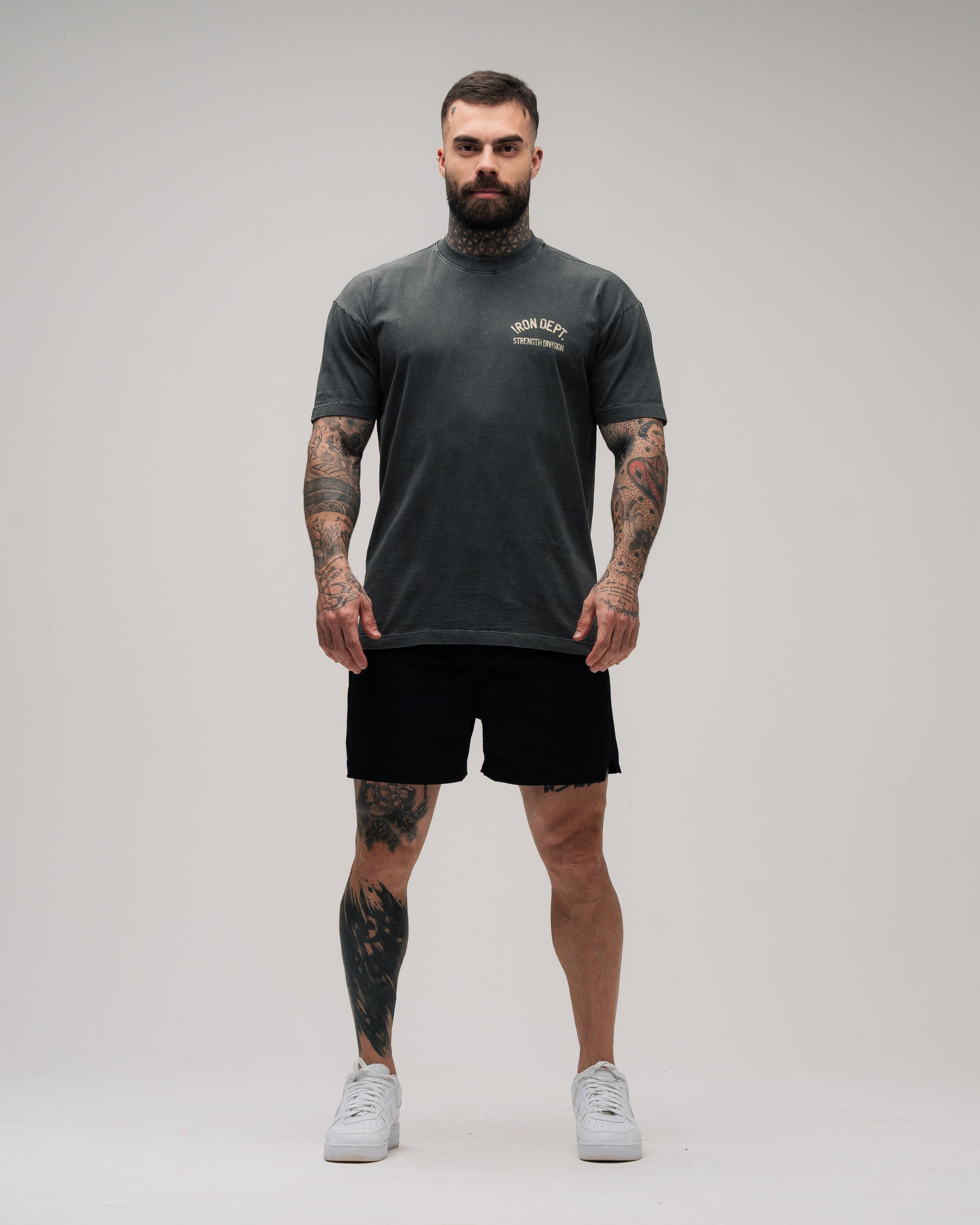 Camiseta Oversized Estonada Mith Iron Dept. Cinza