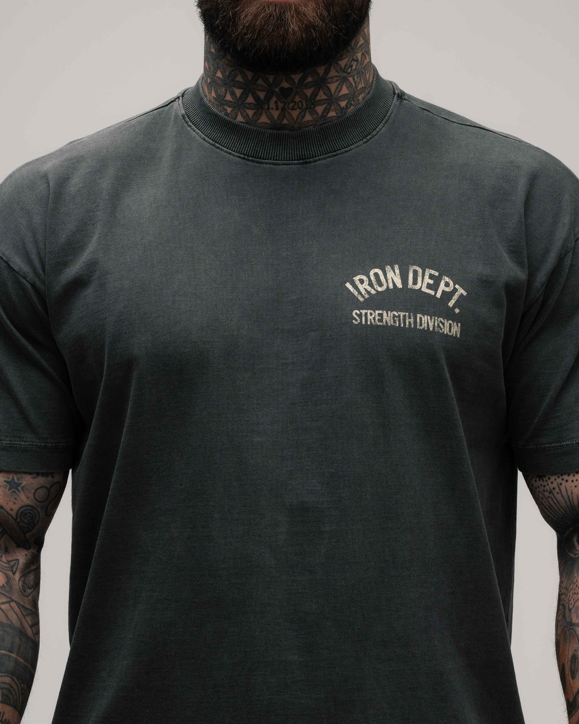 Camiseta Oversized Estonada Mith Iron Dept. Cinza