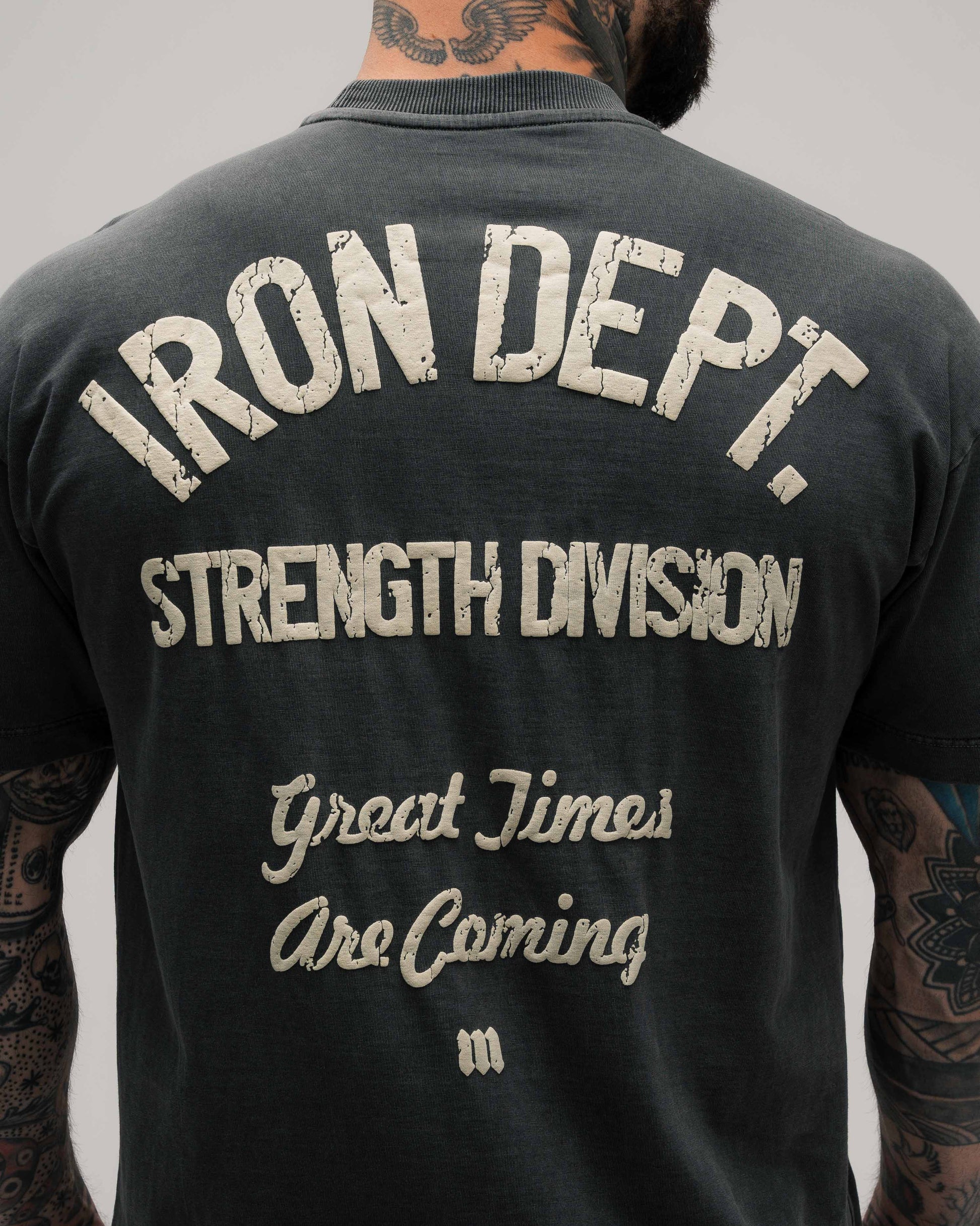 Camiseta Oversized Estonada Mith Iron Dept. Cinza