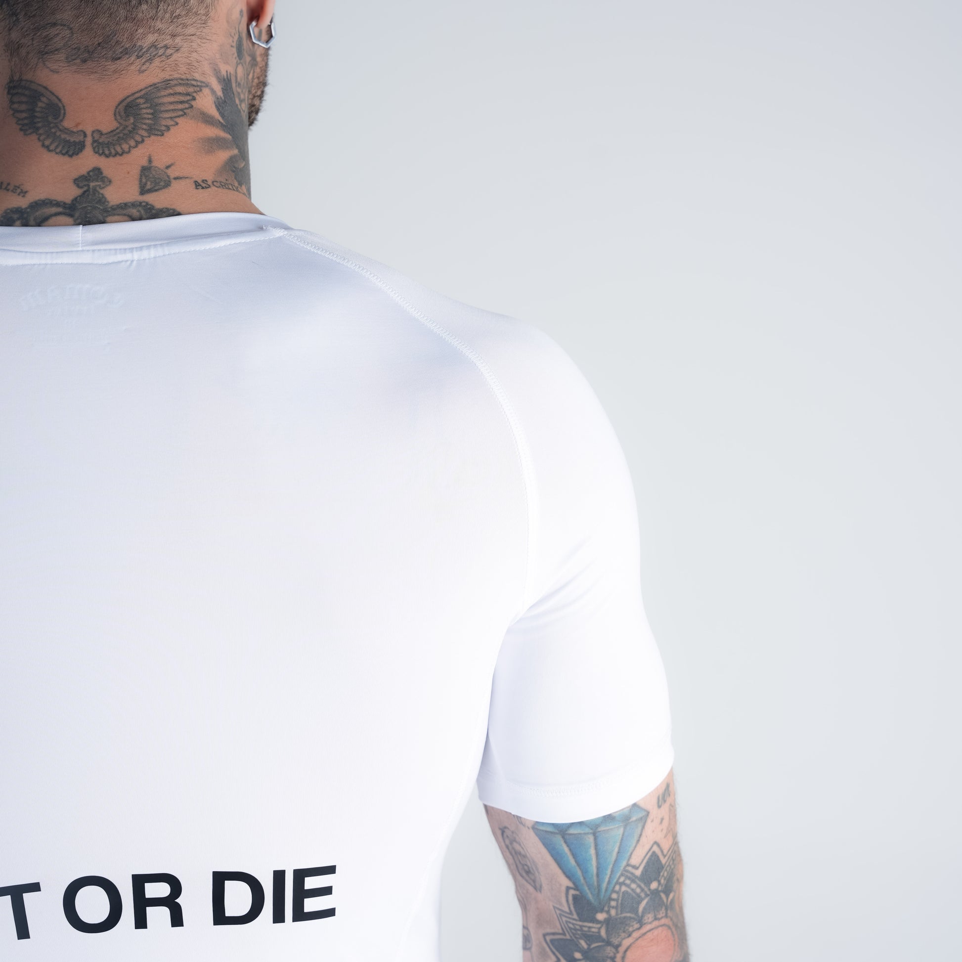RashGuard Mith Comam Frutas Fight Or Die Branco