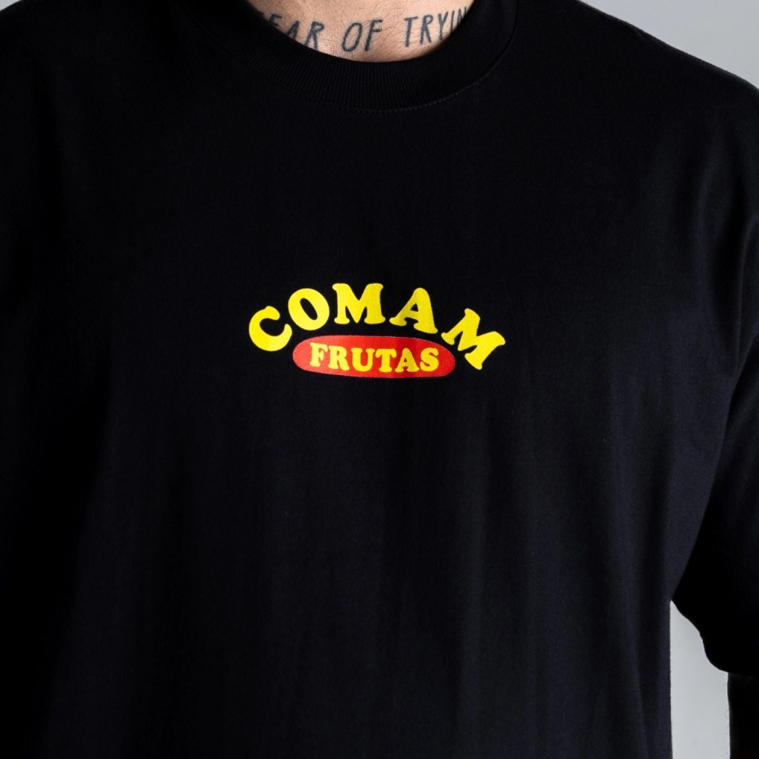 Camiseta Comam Frutas Morango Preta