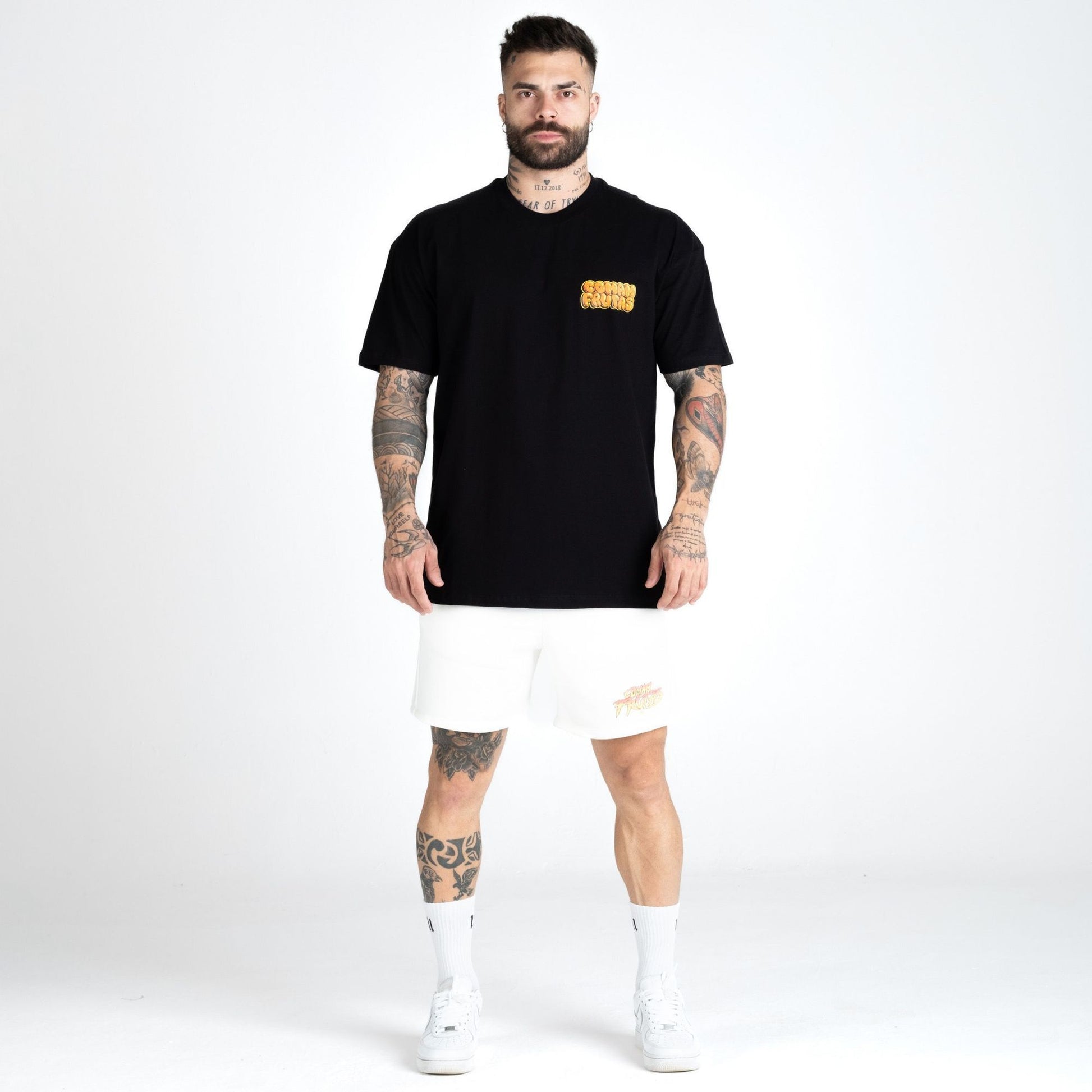 Camiseta Oversized Comam Frutas Preto