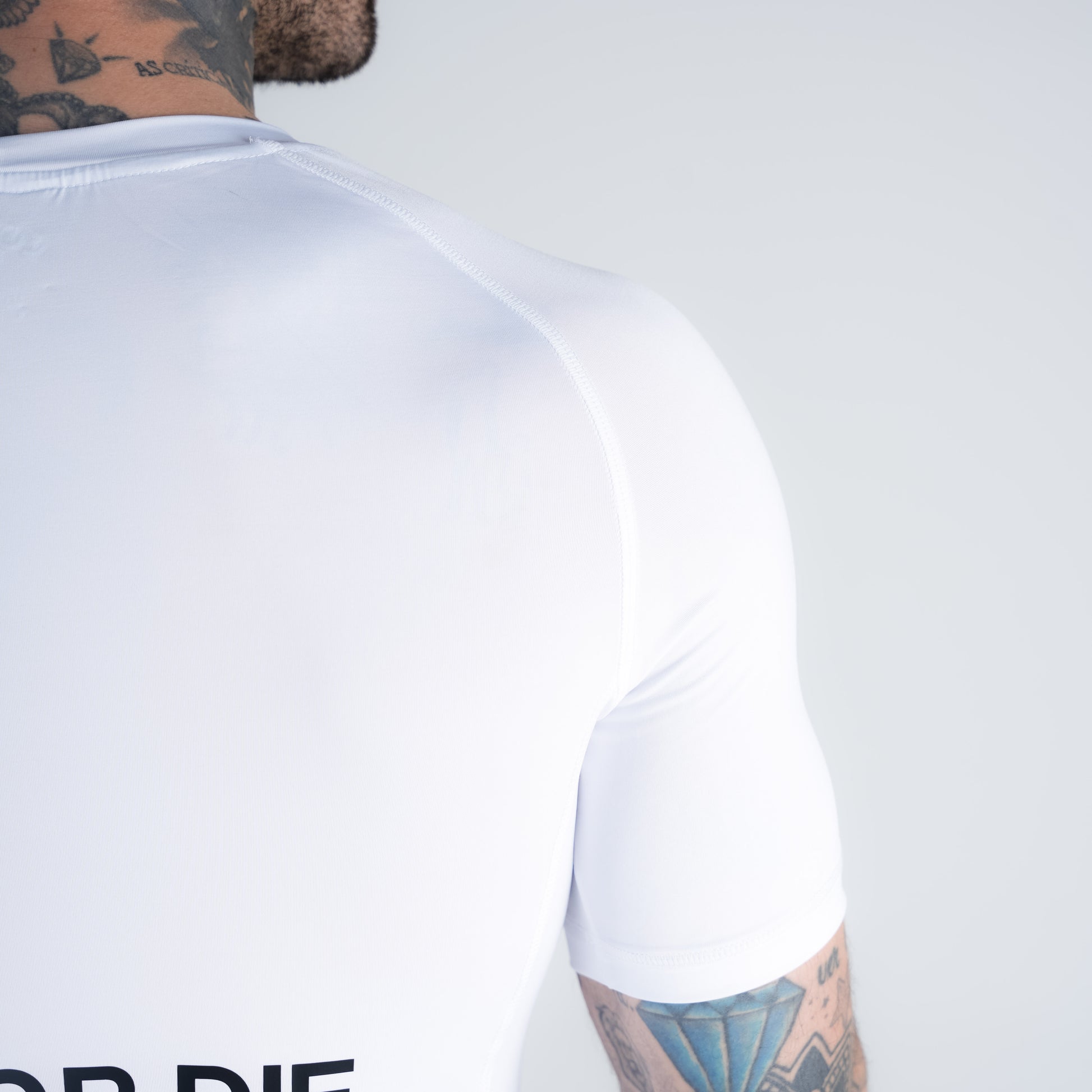 RashGuard Mith Comam Frutas Fight Or Die Branco