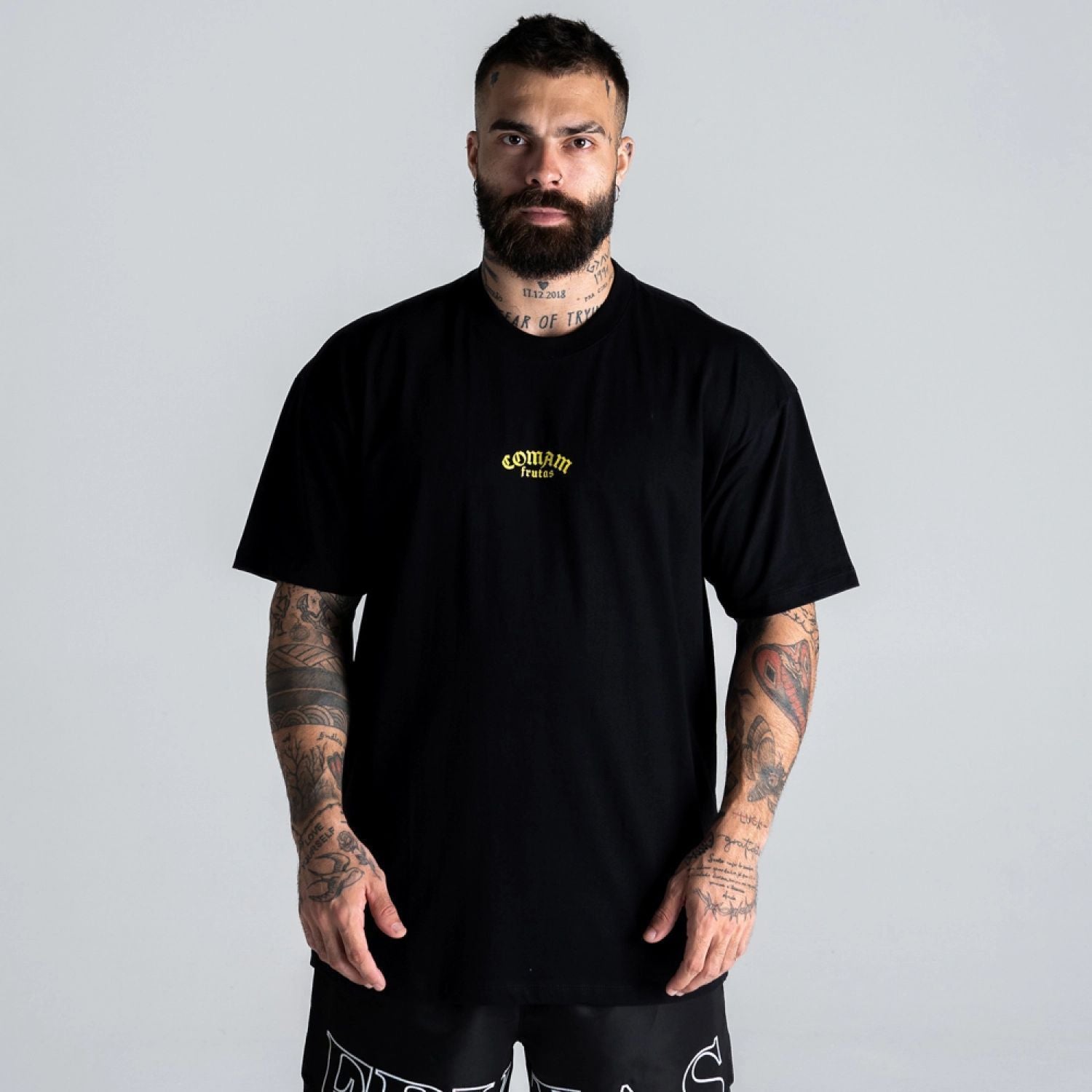 Camiseta Oversized Comam Frutas Abacaxi Preta